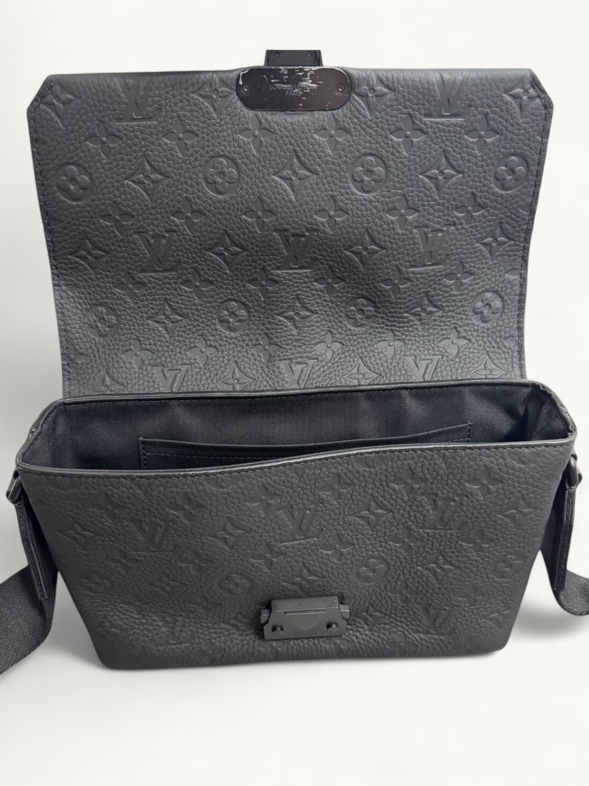 Louis Vuitton S-Cape Messenger 14