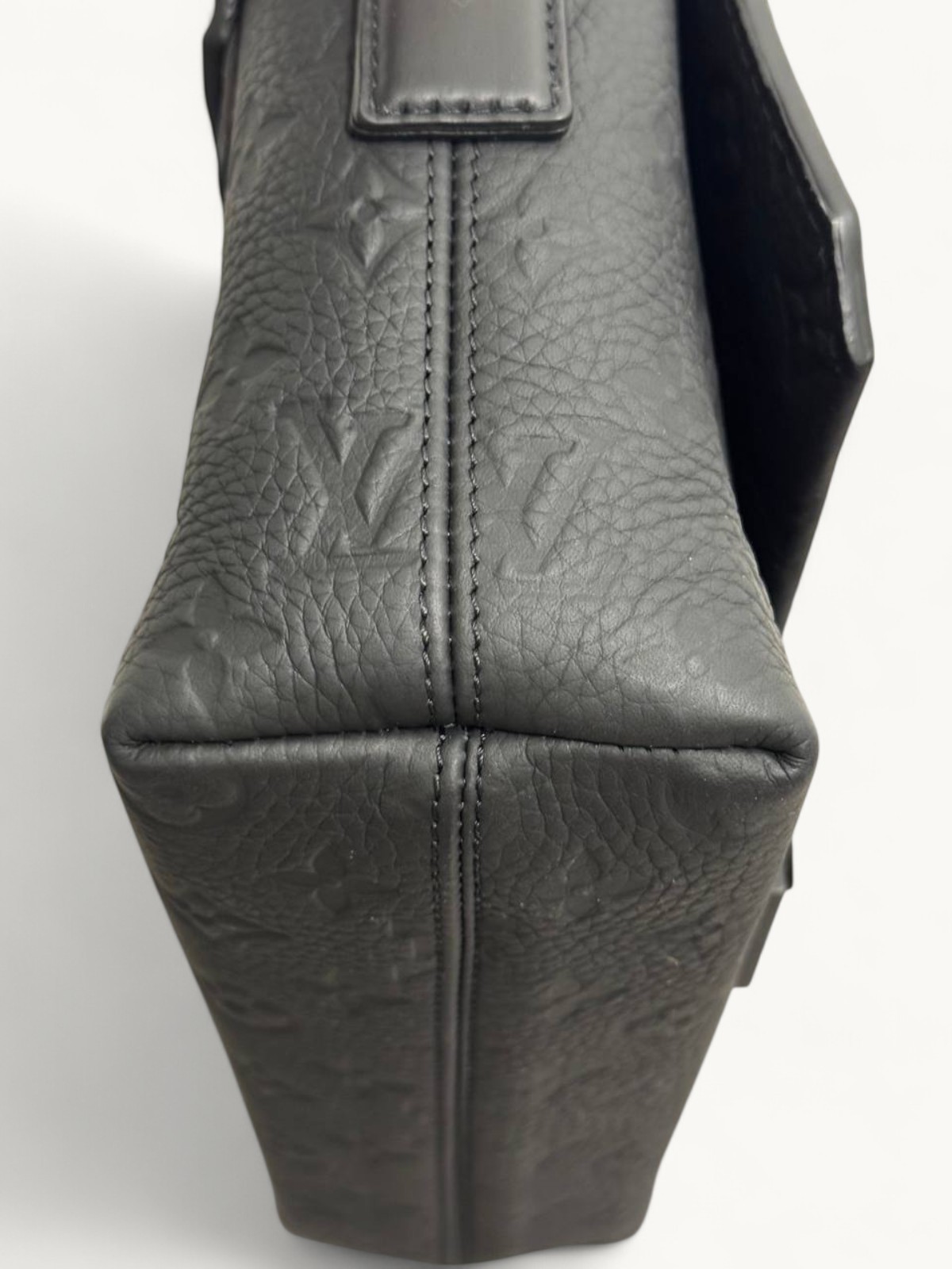 Louis Vuitton S-Cape Messenger 9