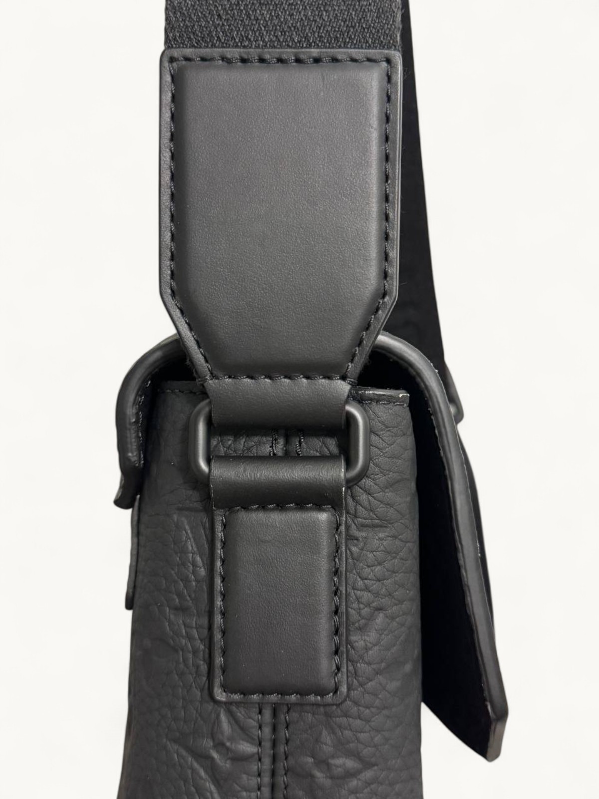 Louis Vuitton S-Cape Messenger 13