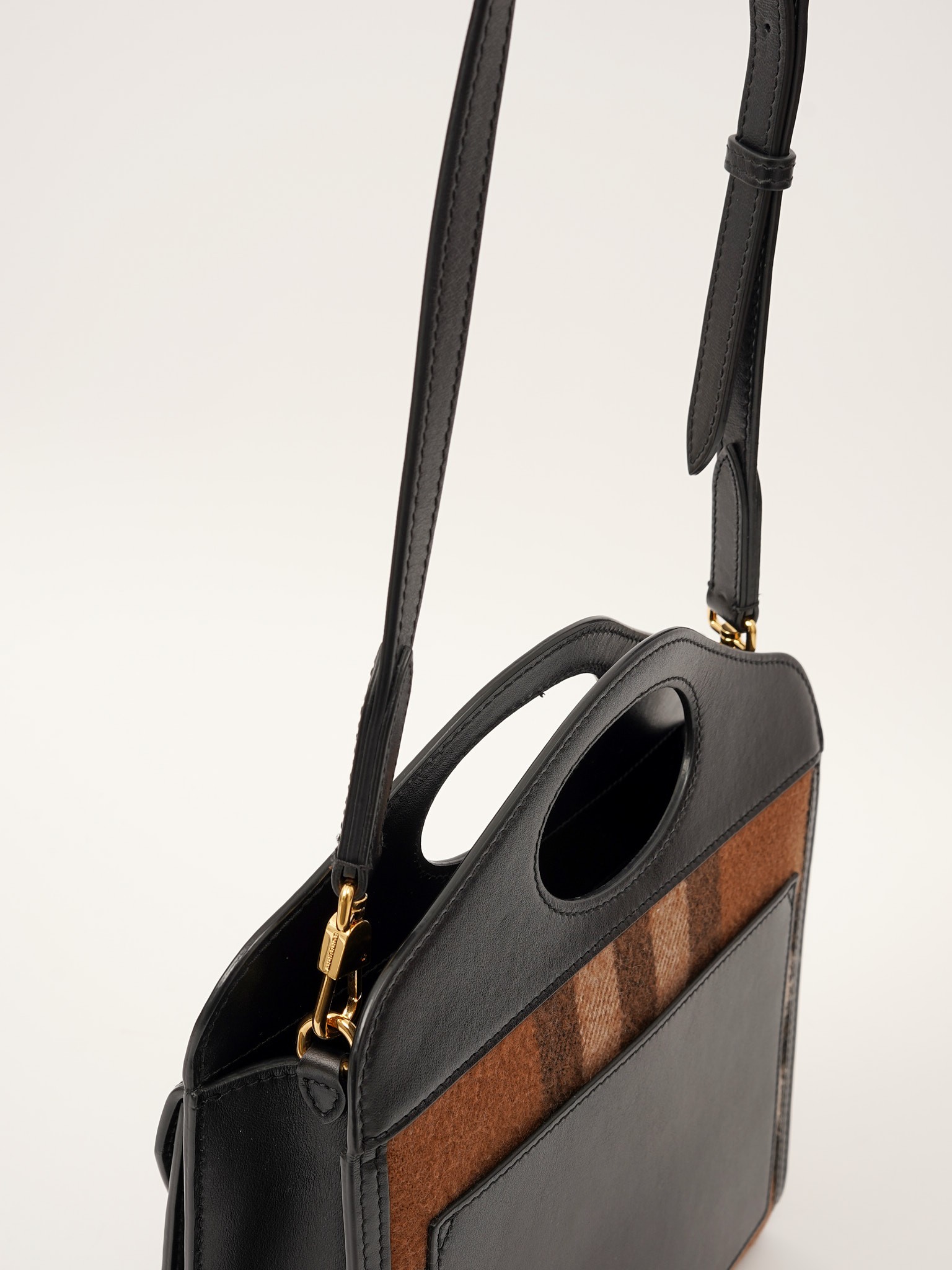 Burberry Pocket  5