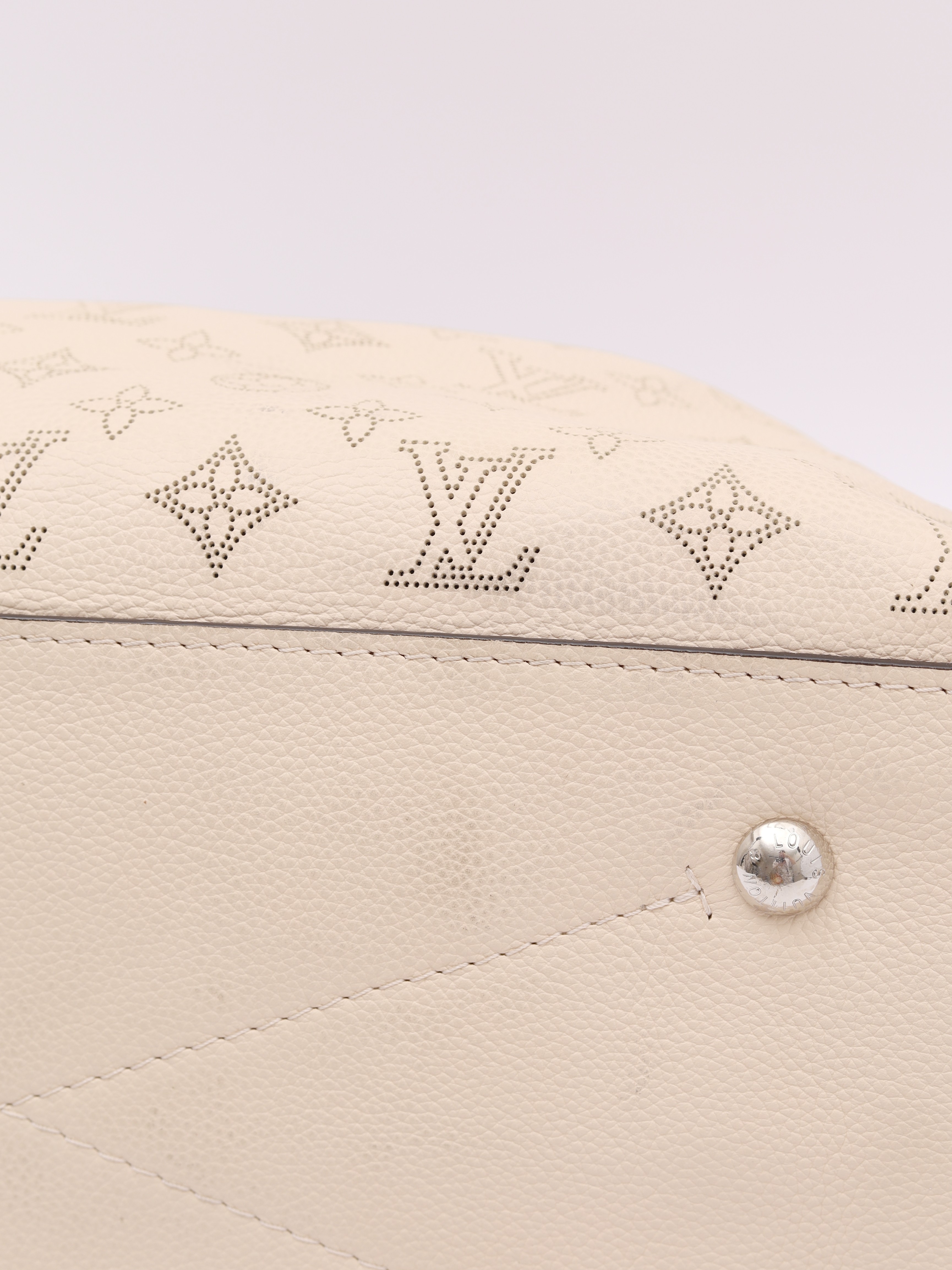 Louis Vuitton Mahina 9