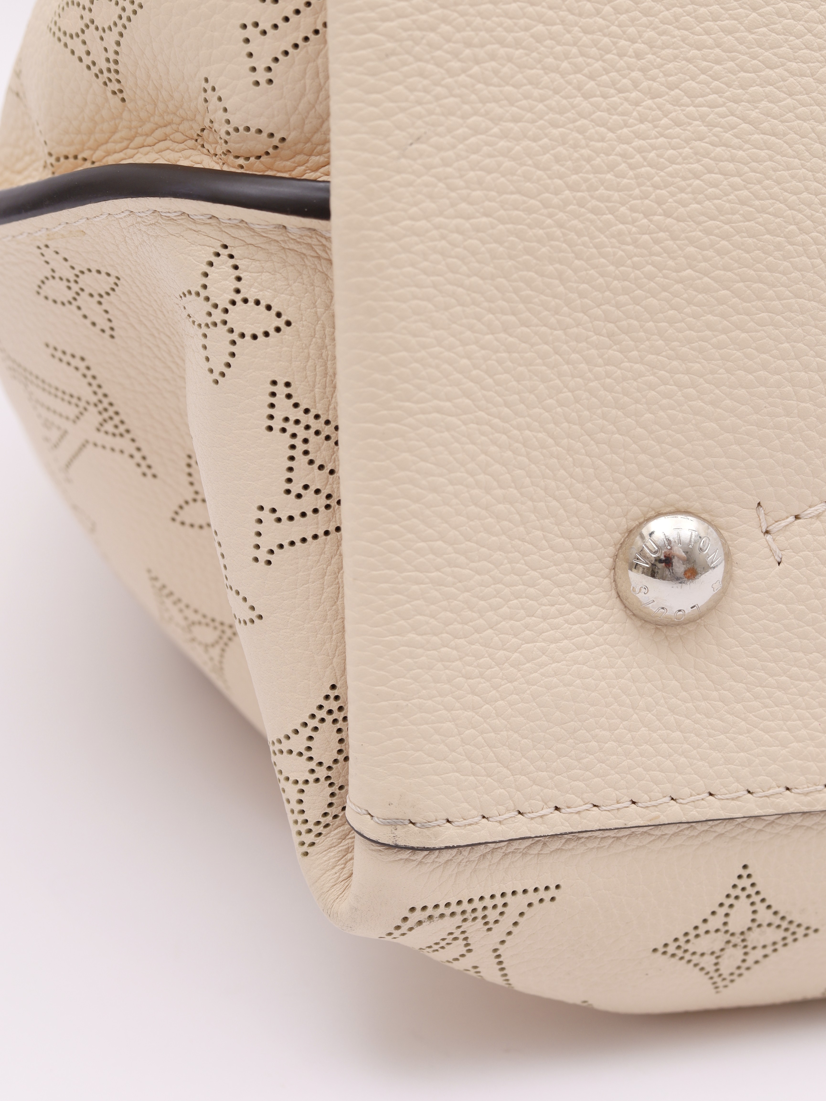 Louis Vuitton Mahina 12