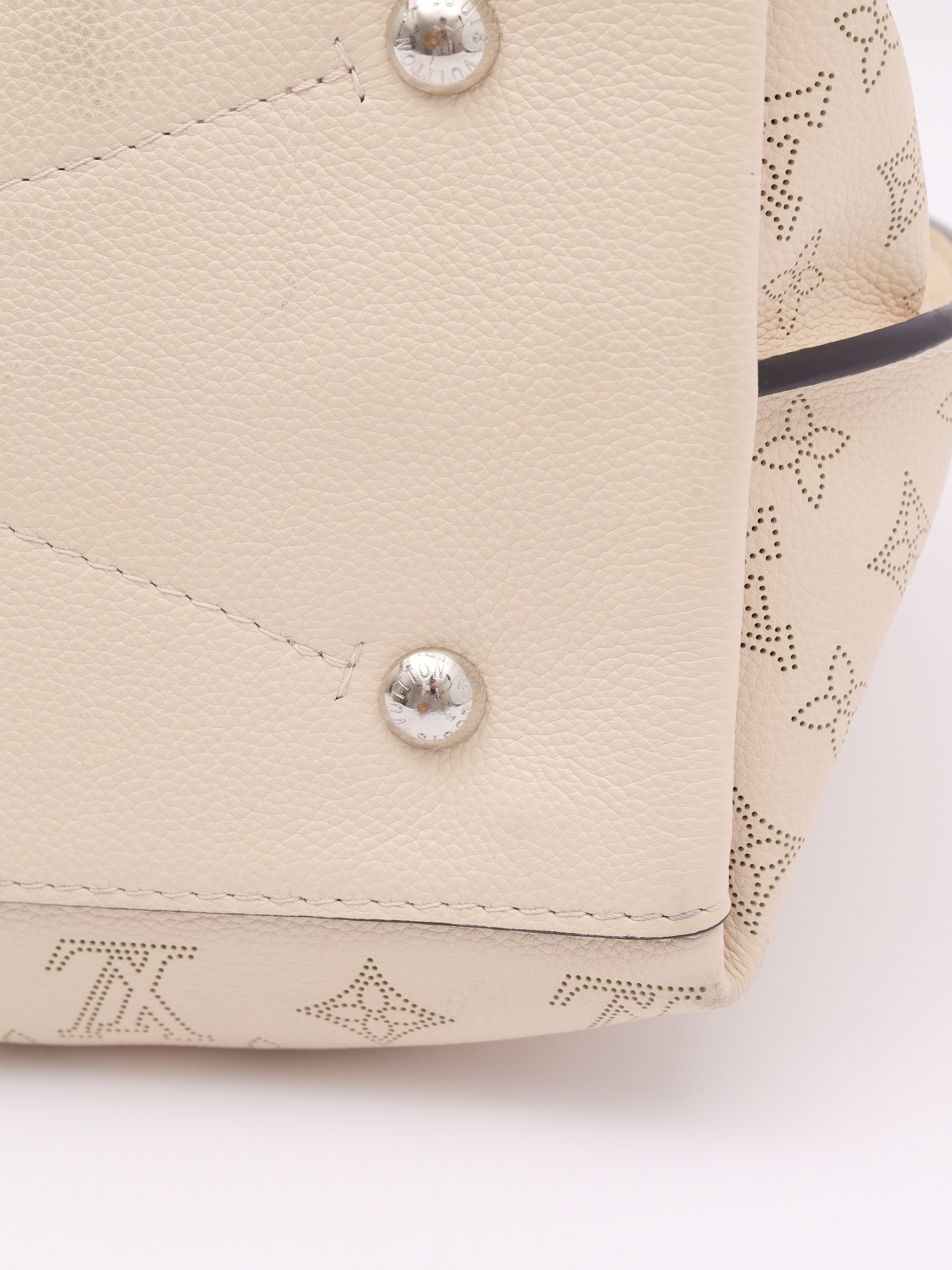 Louis Vuitton Mahina 10