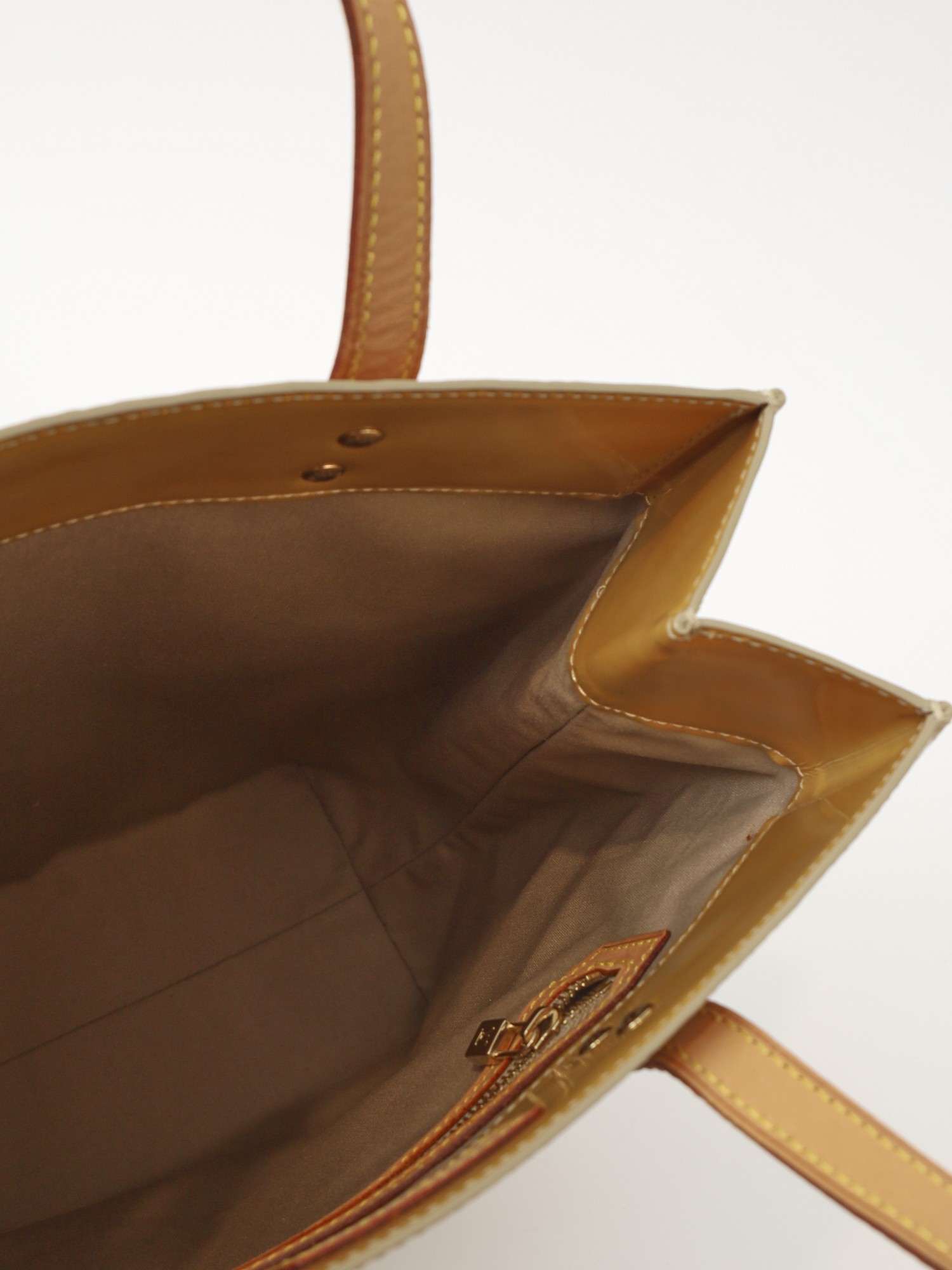 Louis Vuitton Reade 8