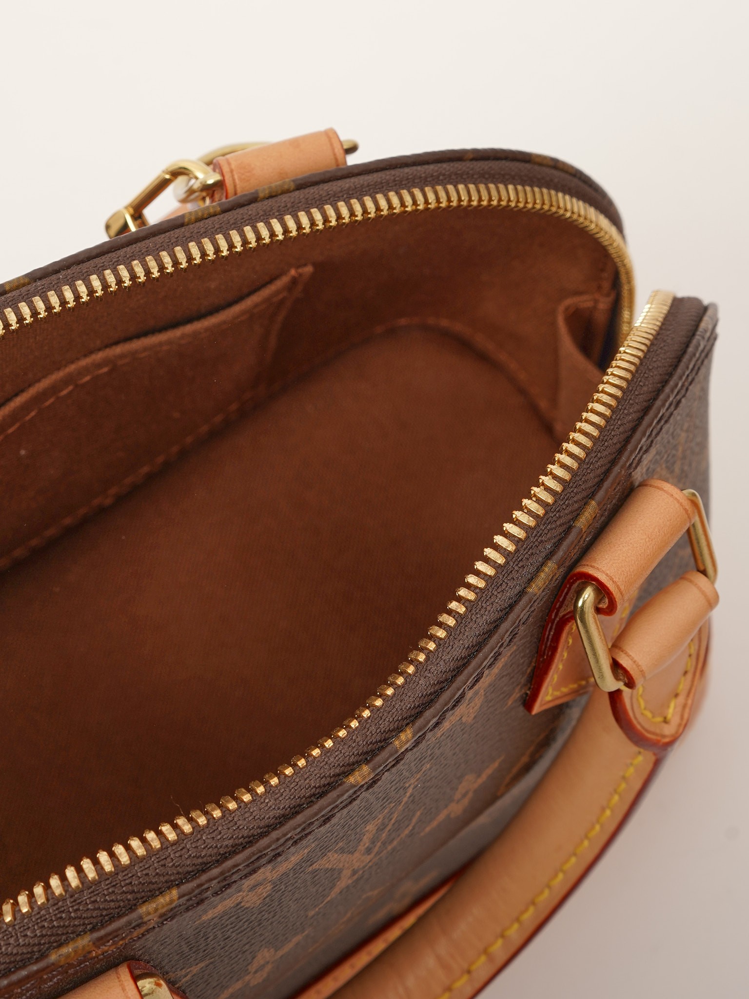 Louis Vuitton Alma 10