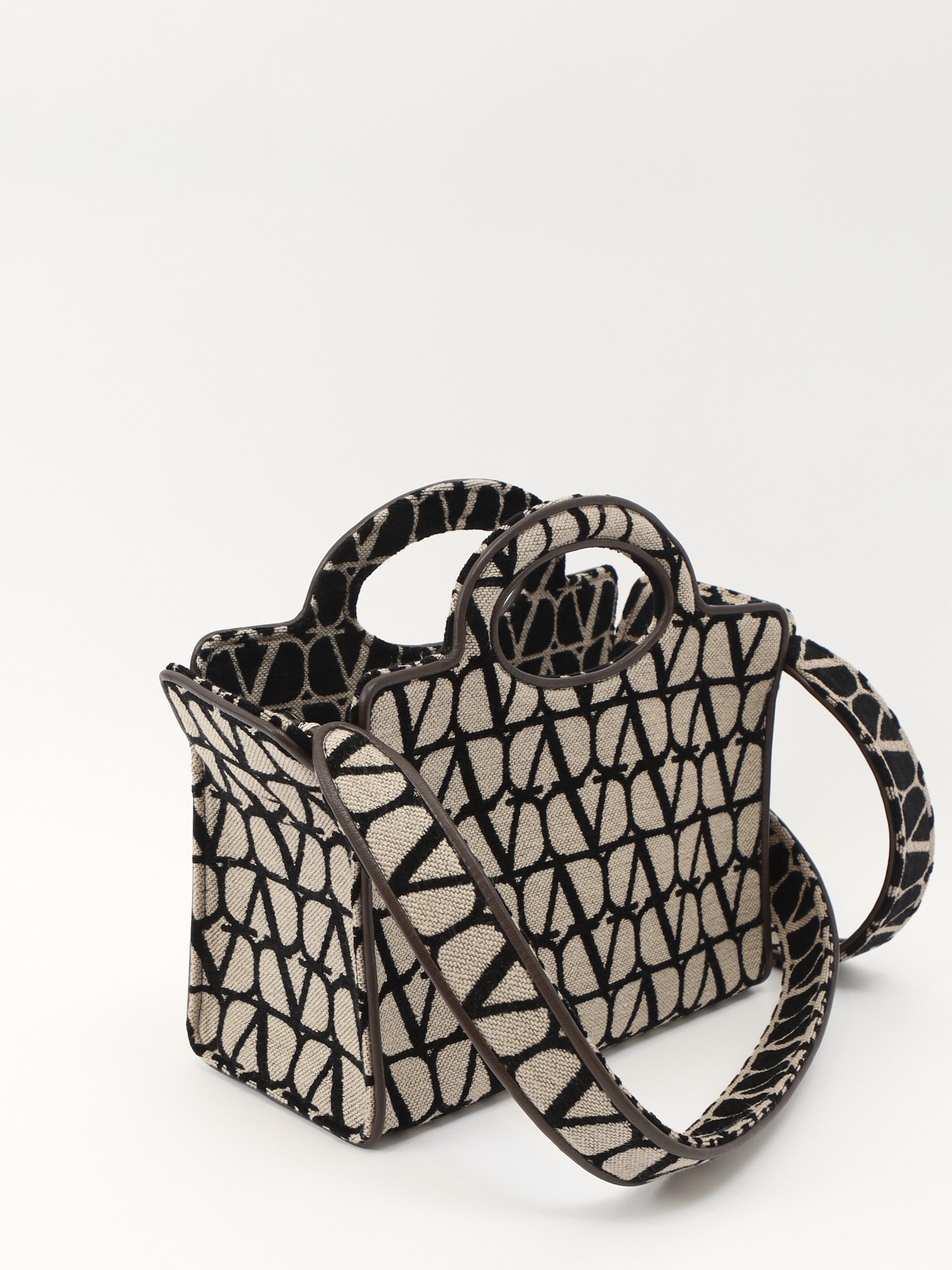 Valentino Le Troisieme 3