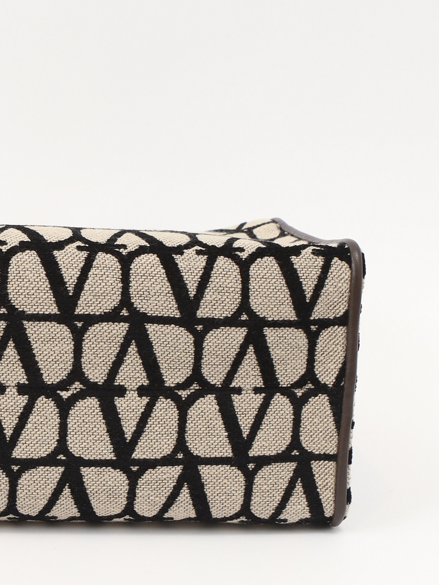 Valentino Le Troisieme 8