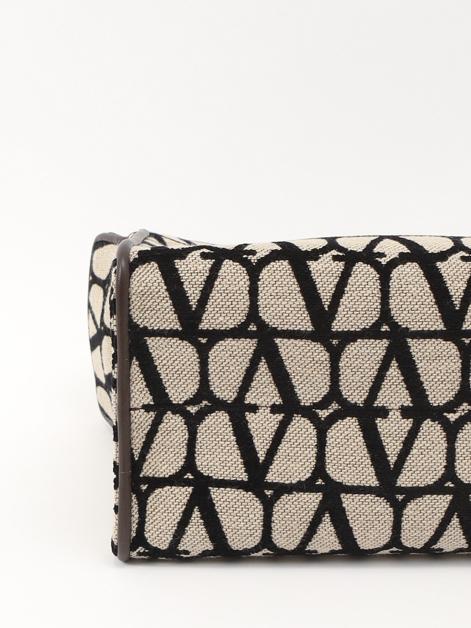 Valentino Le Troisieme 7