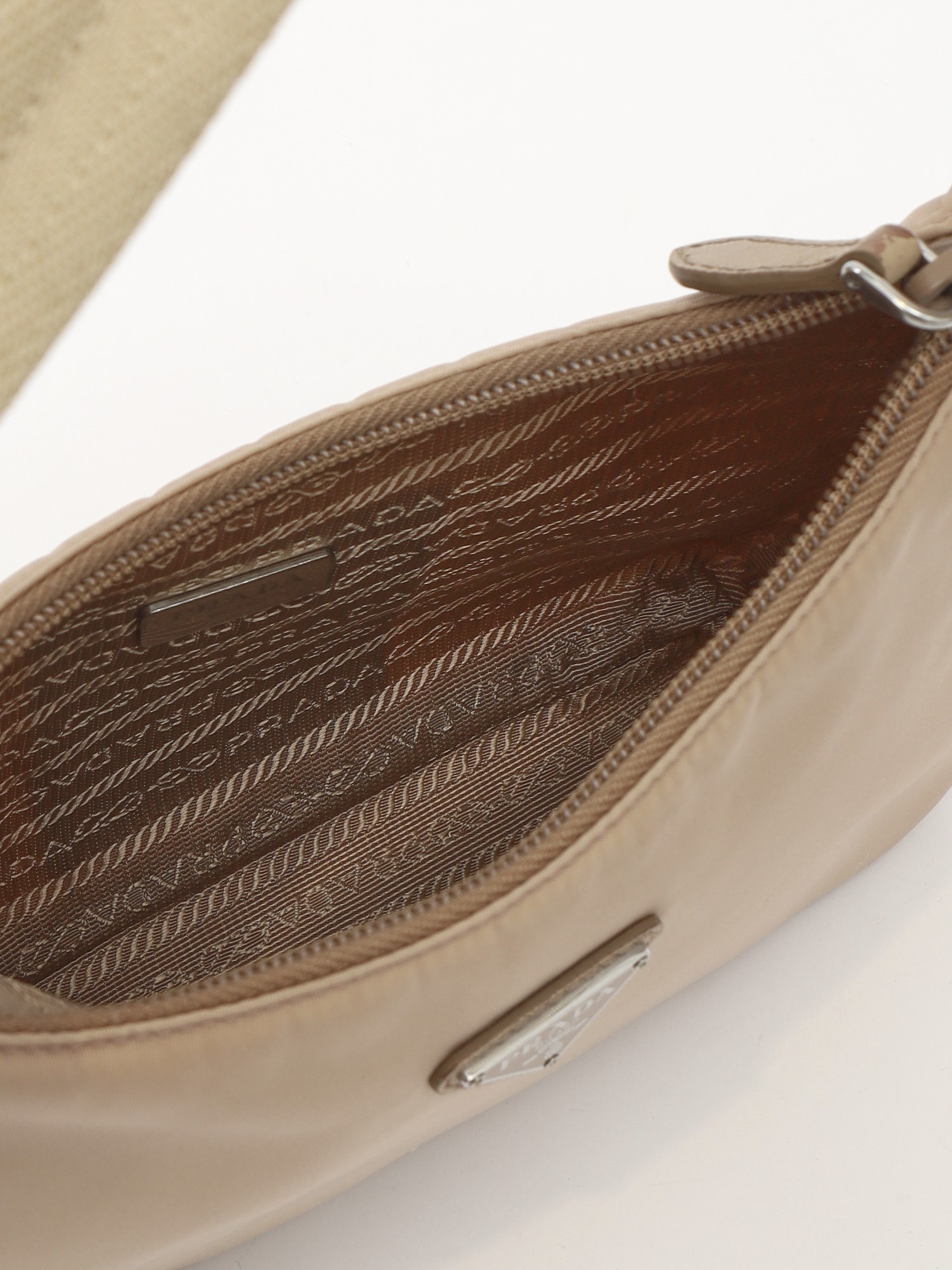 Prada Re-Edition 2000 10