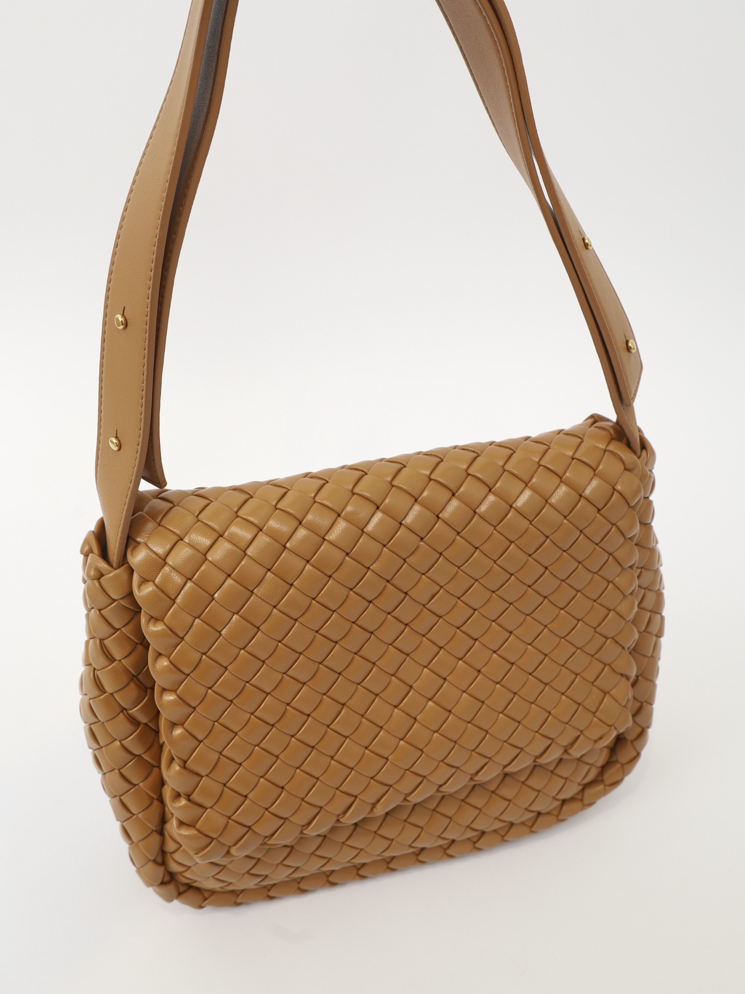 Bottega Veneta Cobble 6