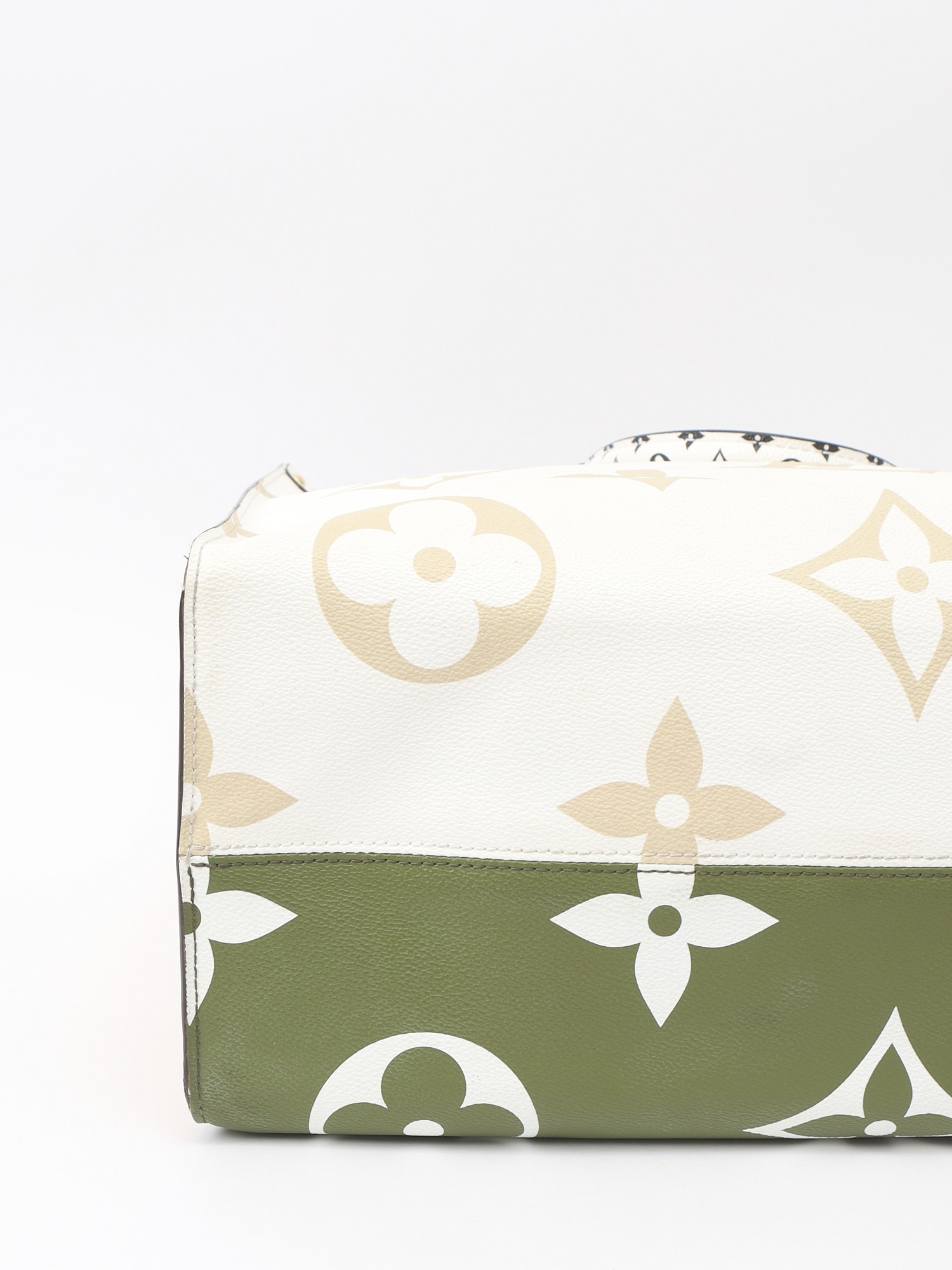 Louis Vuitton OnTheGo 7