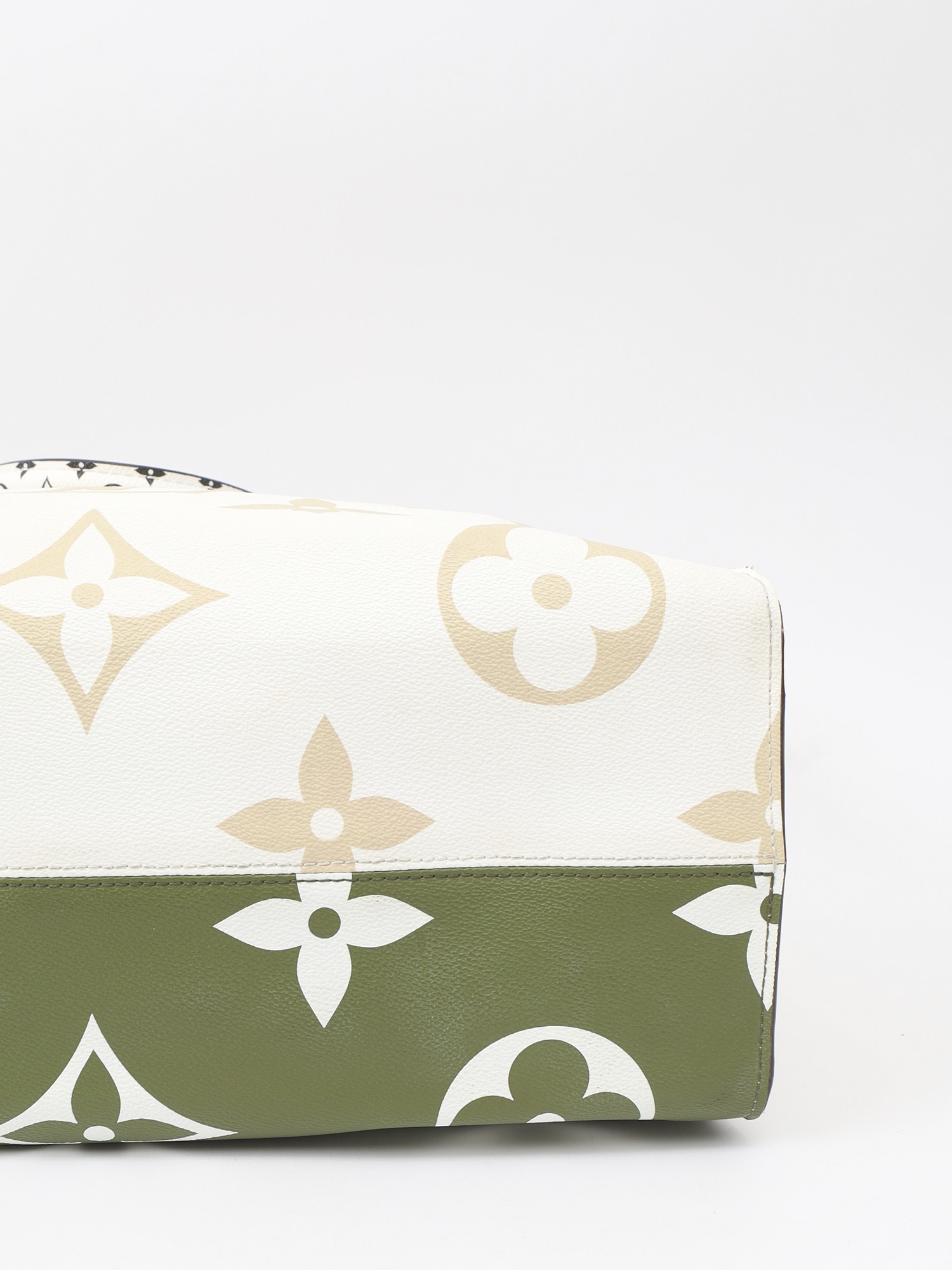 Louis Vuitton OnTheGo 8