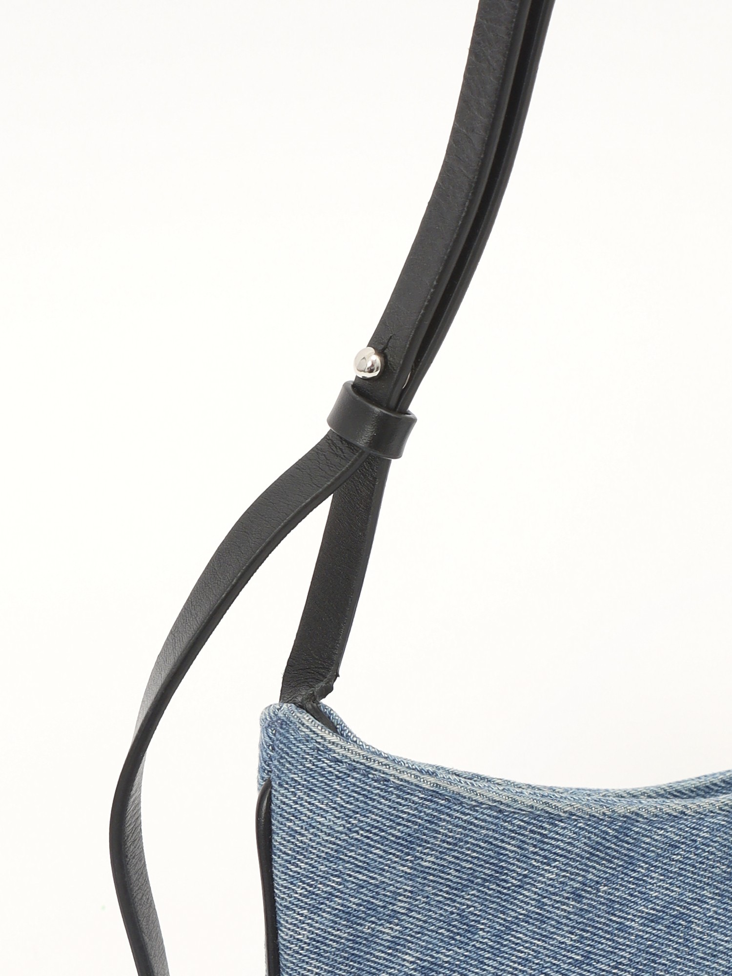 Jacquemus Le Bisou 5