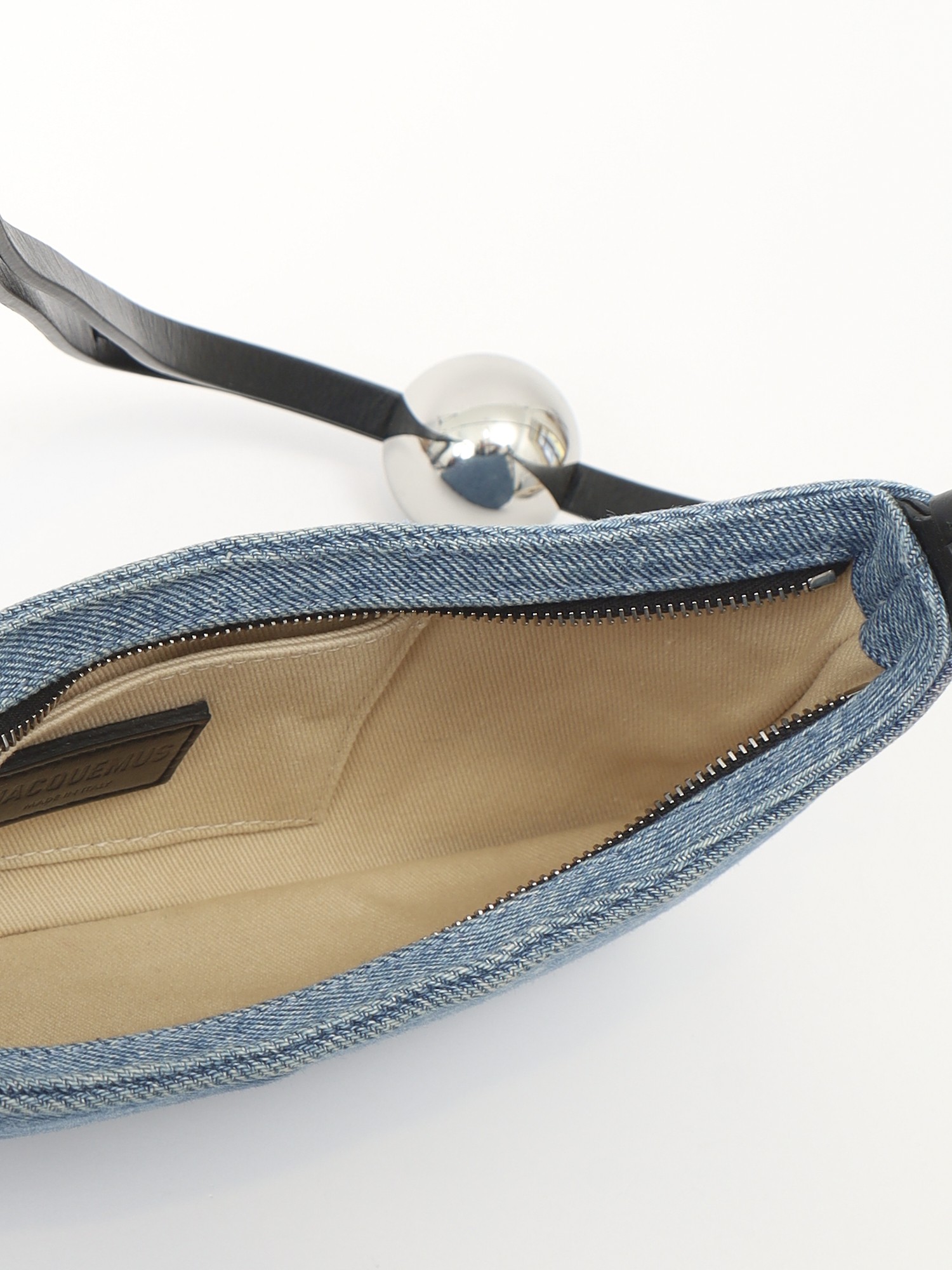 Jacquemus Le Bisou 9