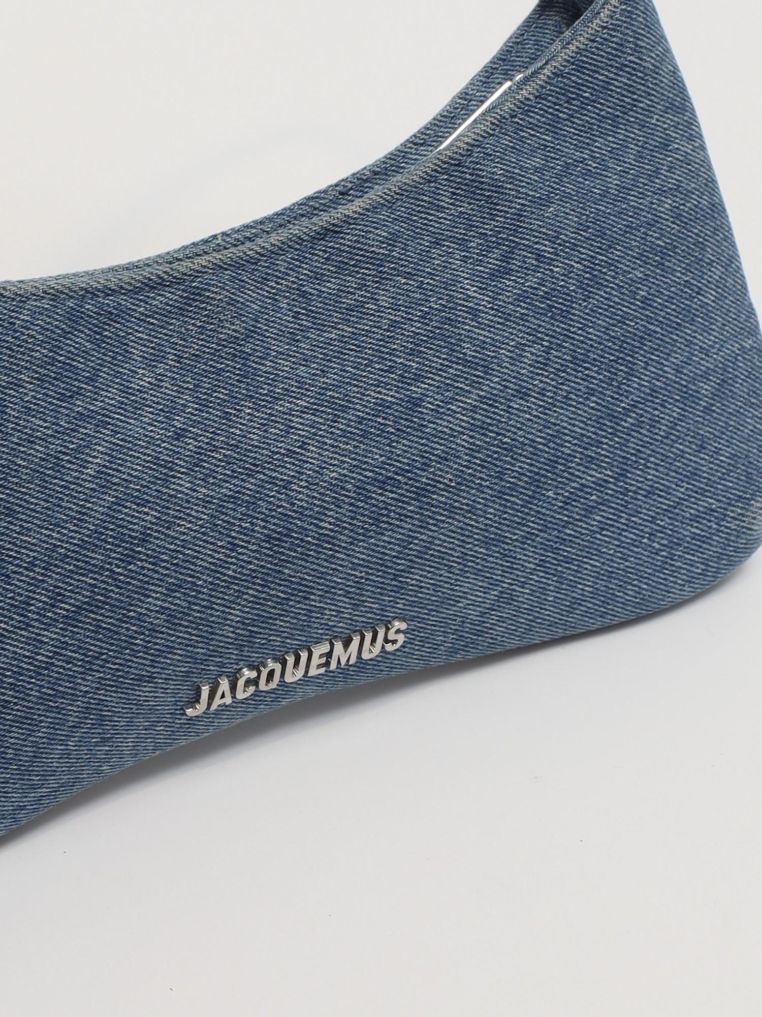 Jacquemus Le Bisou 4