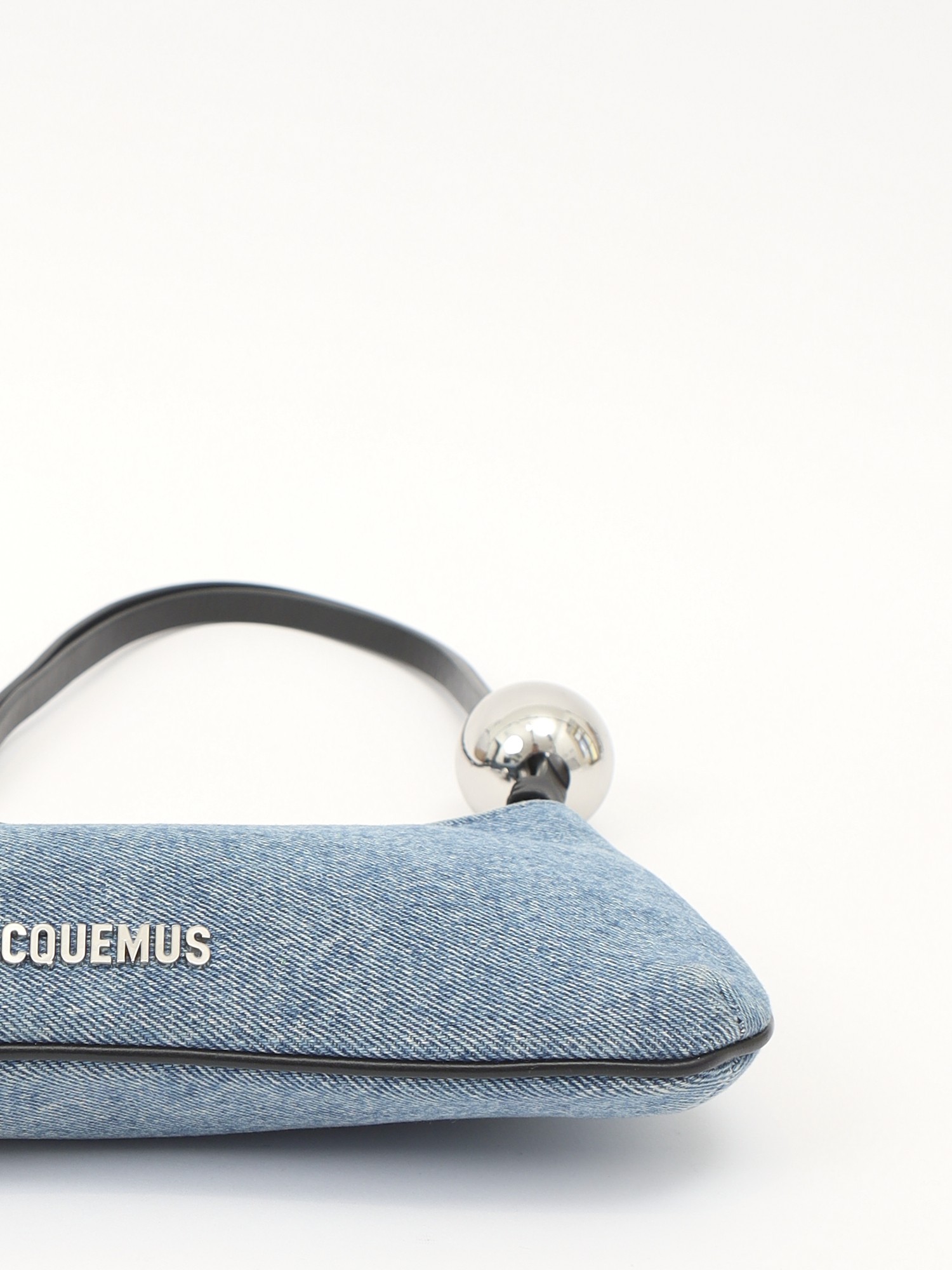 Jacquemus Le Bisou 8