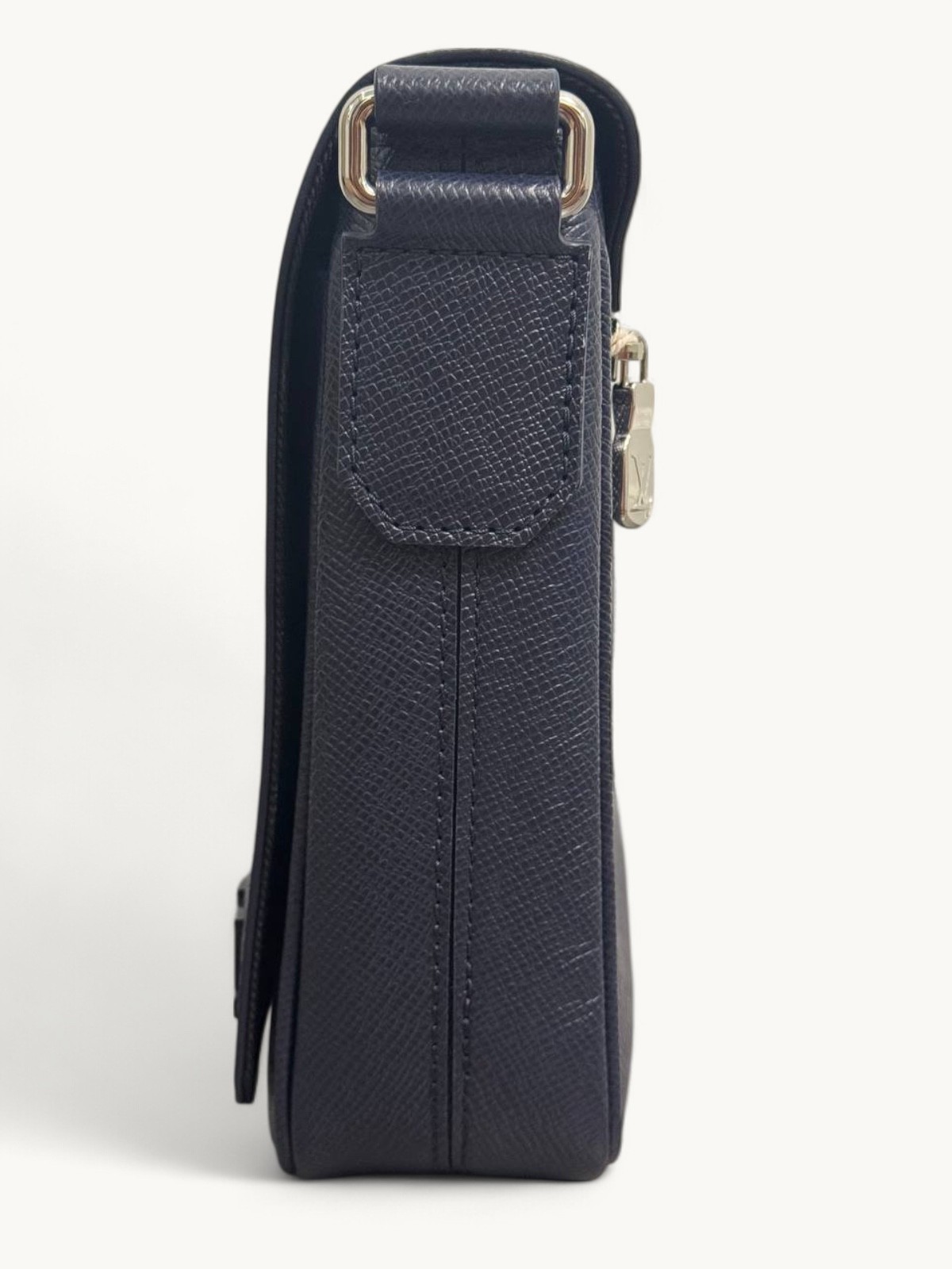 Louis Vuitton District 2