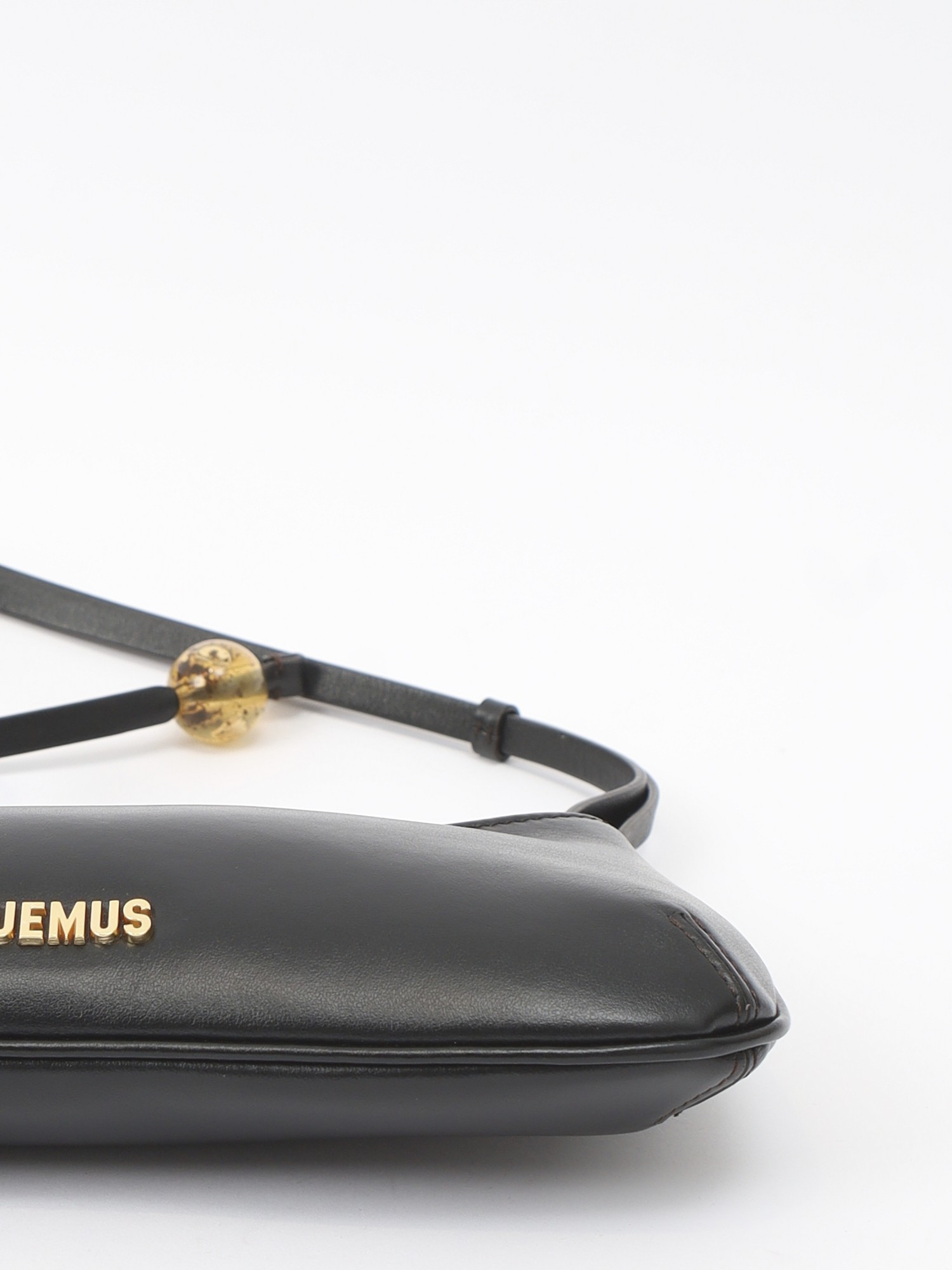 Jacquemus Le Bisou 8