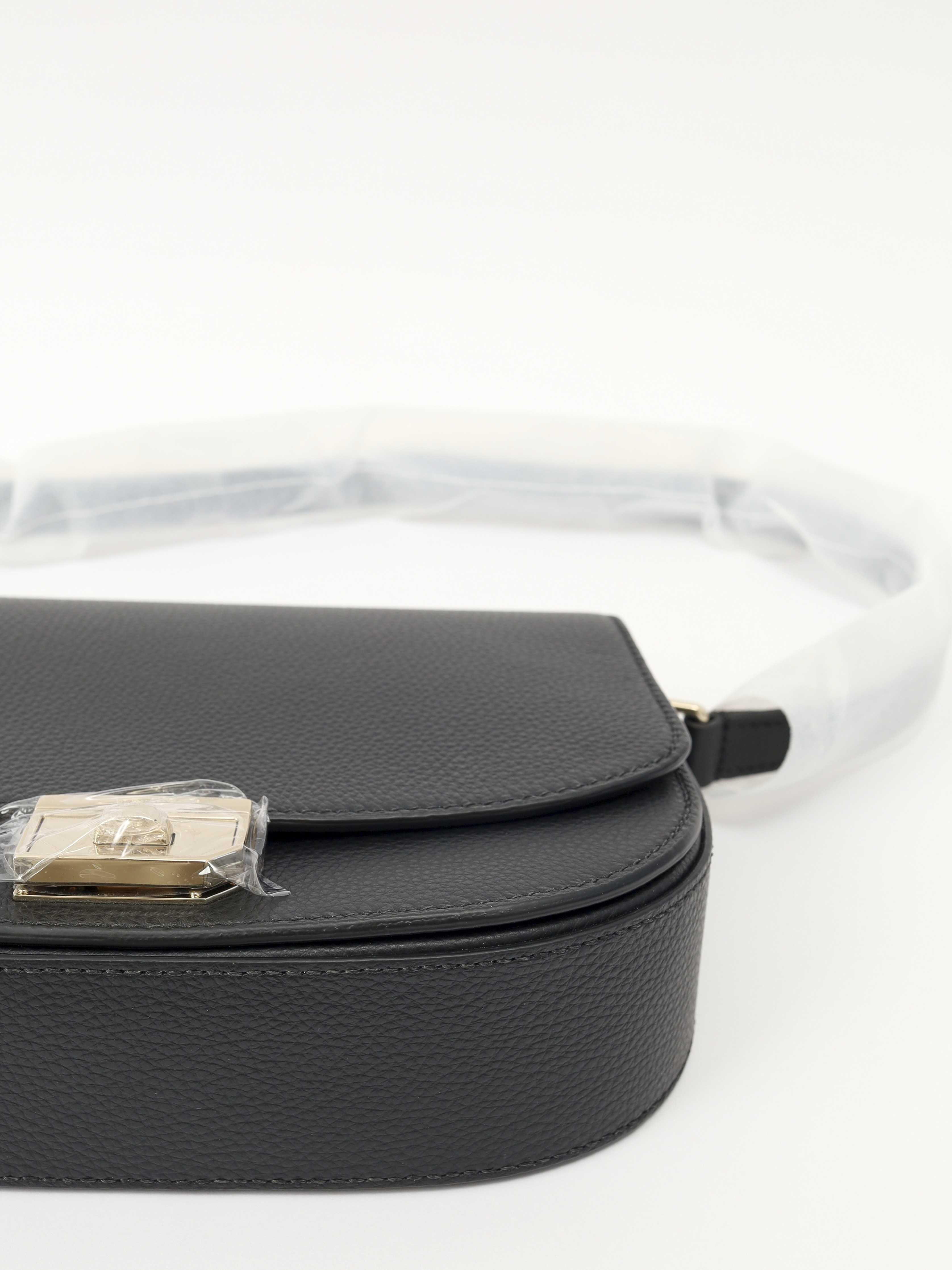 Bally Leather Bag  9