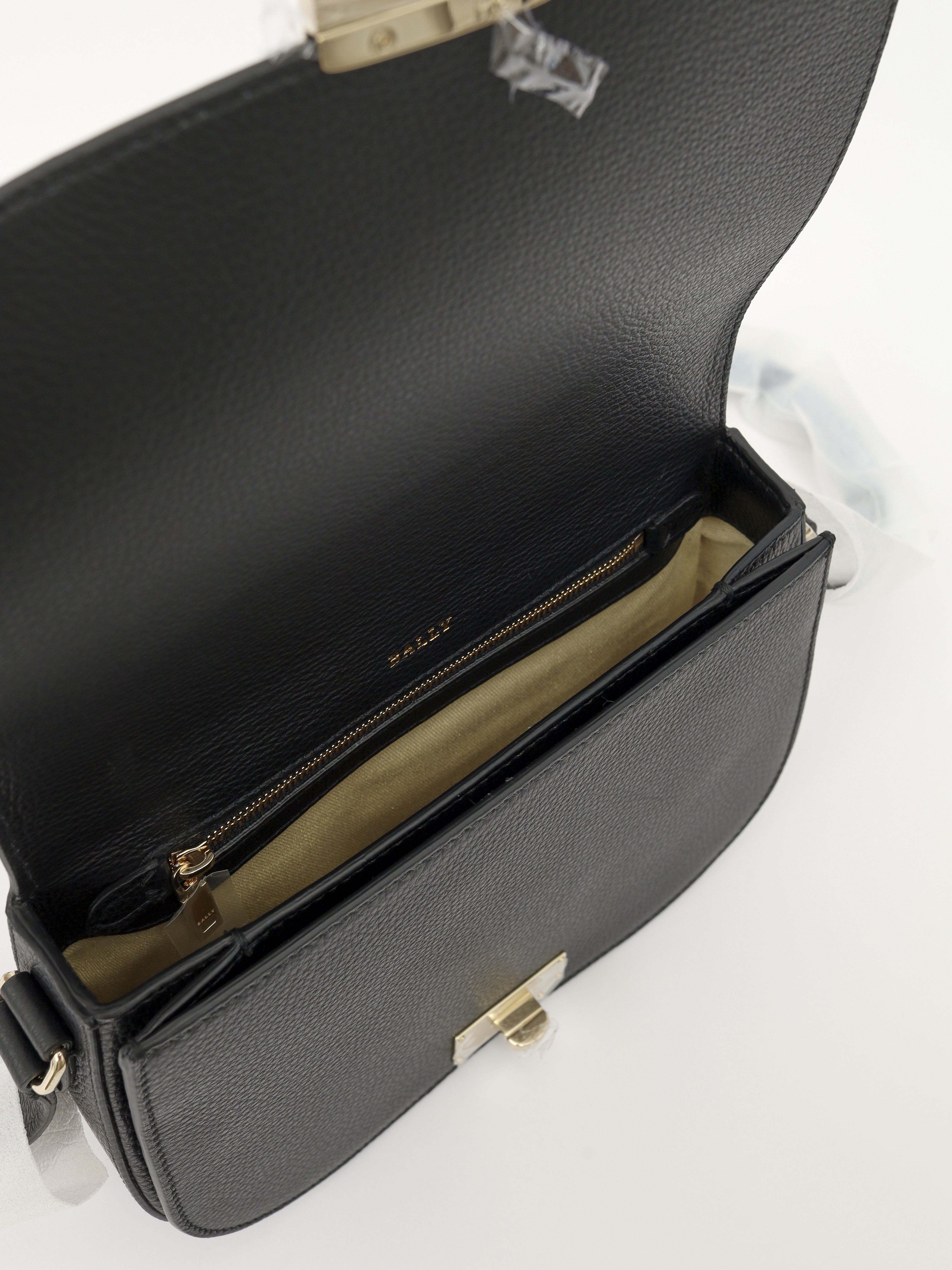 Bally Leather Bag  10