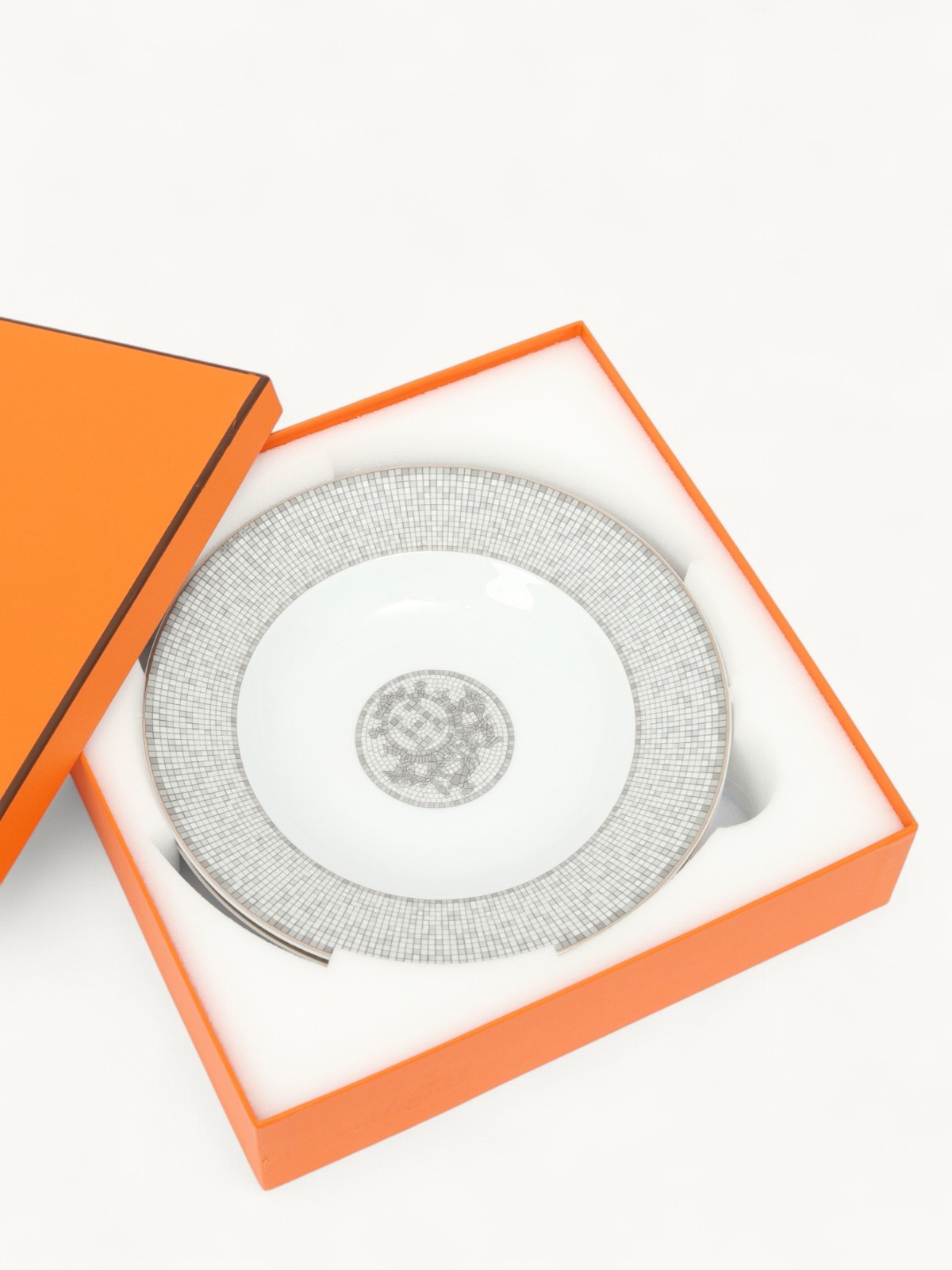 Hermes Set of plates  1