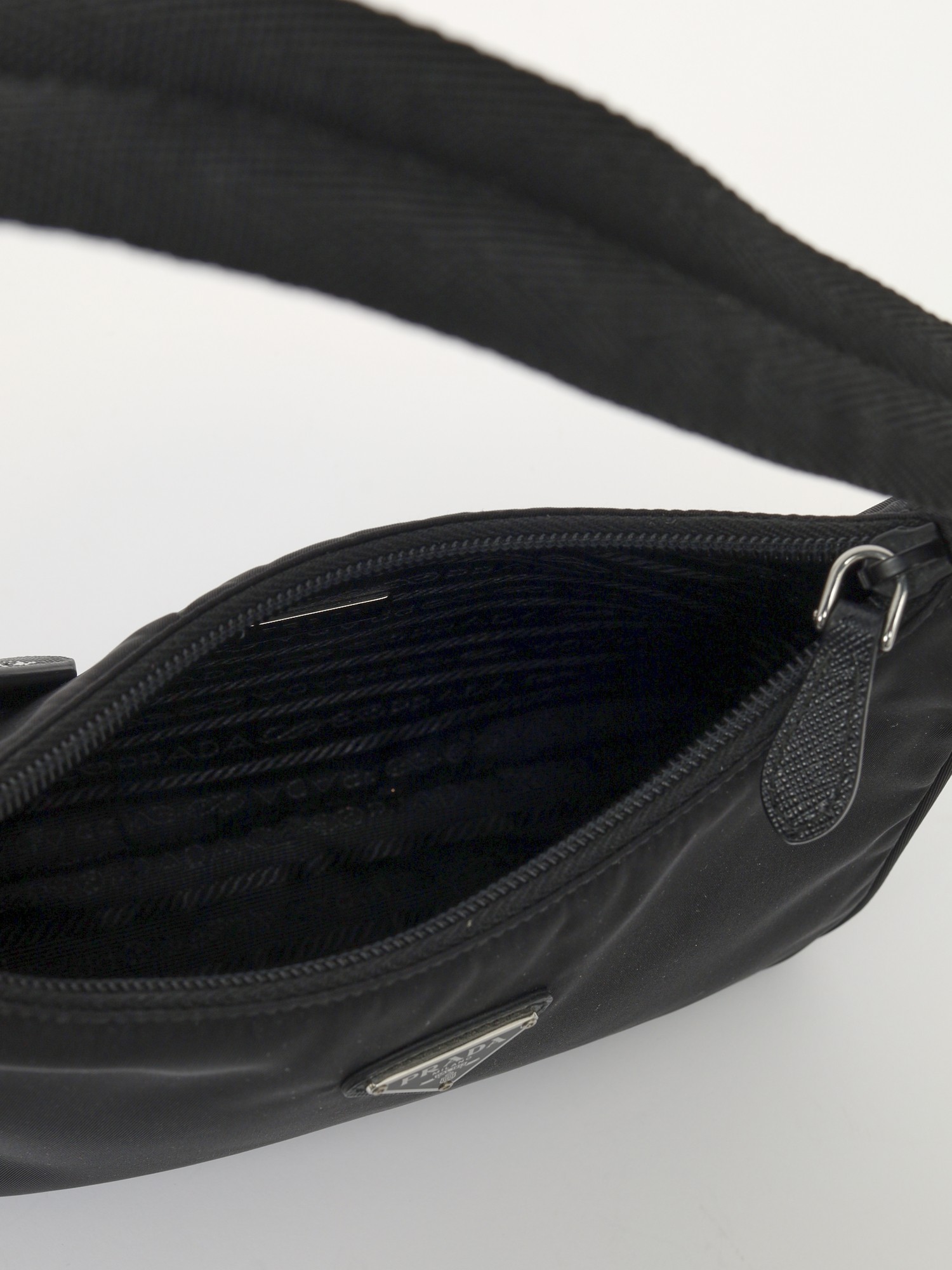 Prada Re-Edition 2000 10