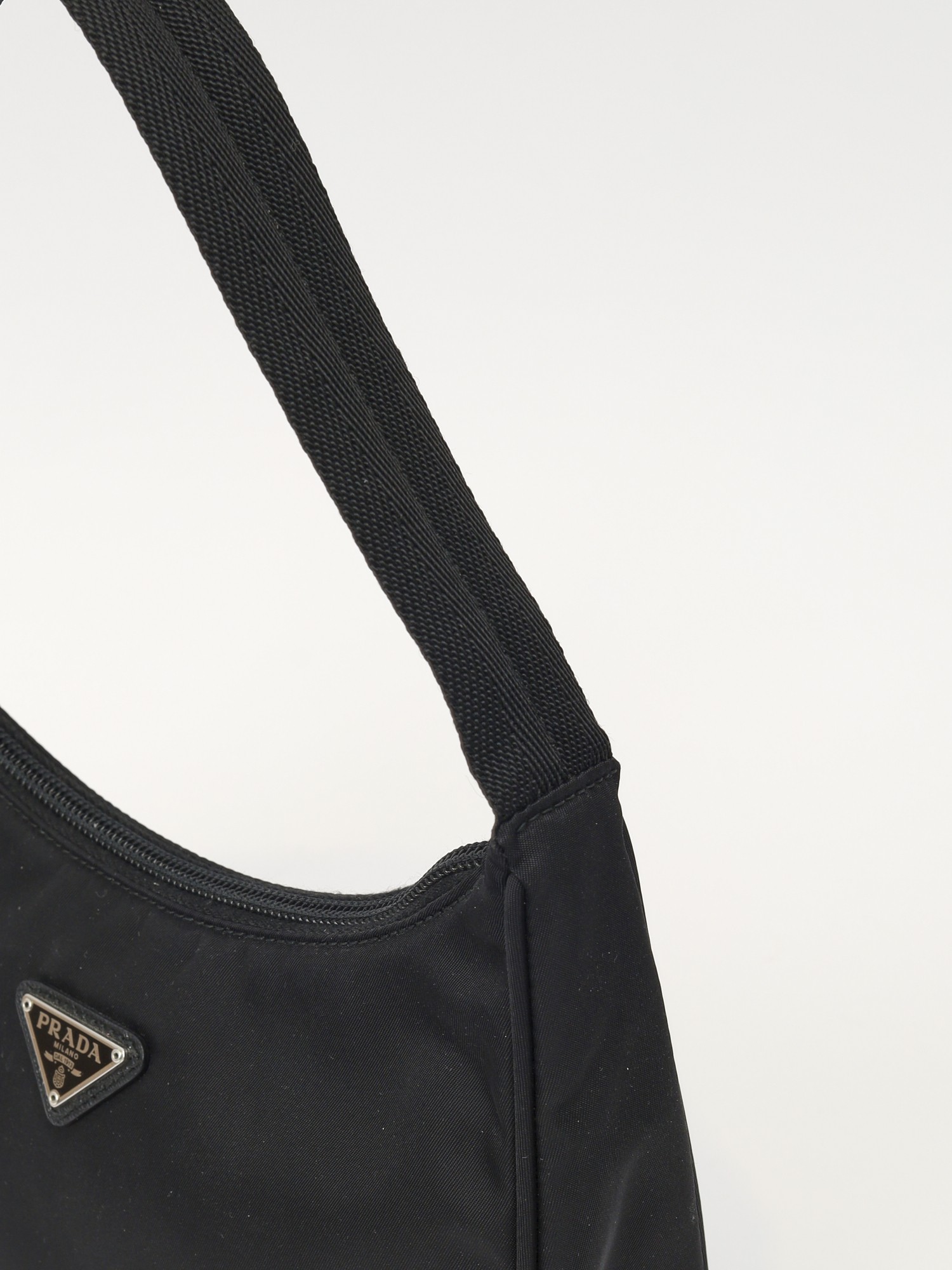 Prada Re-Edition 2000 7