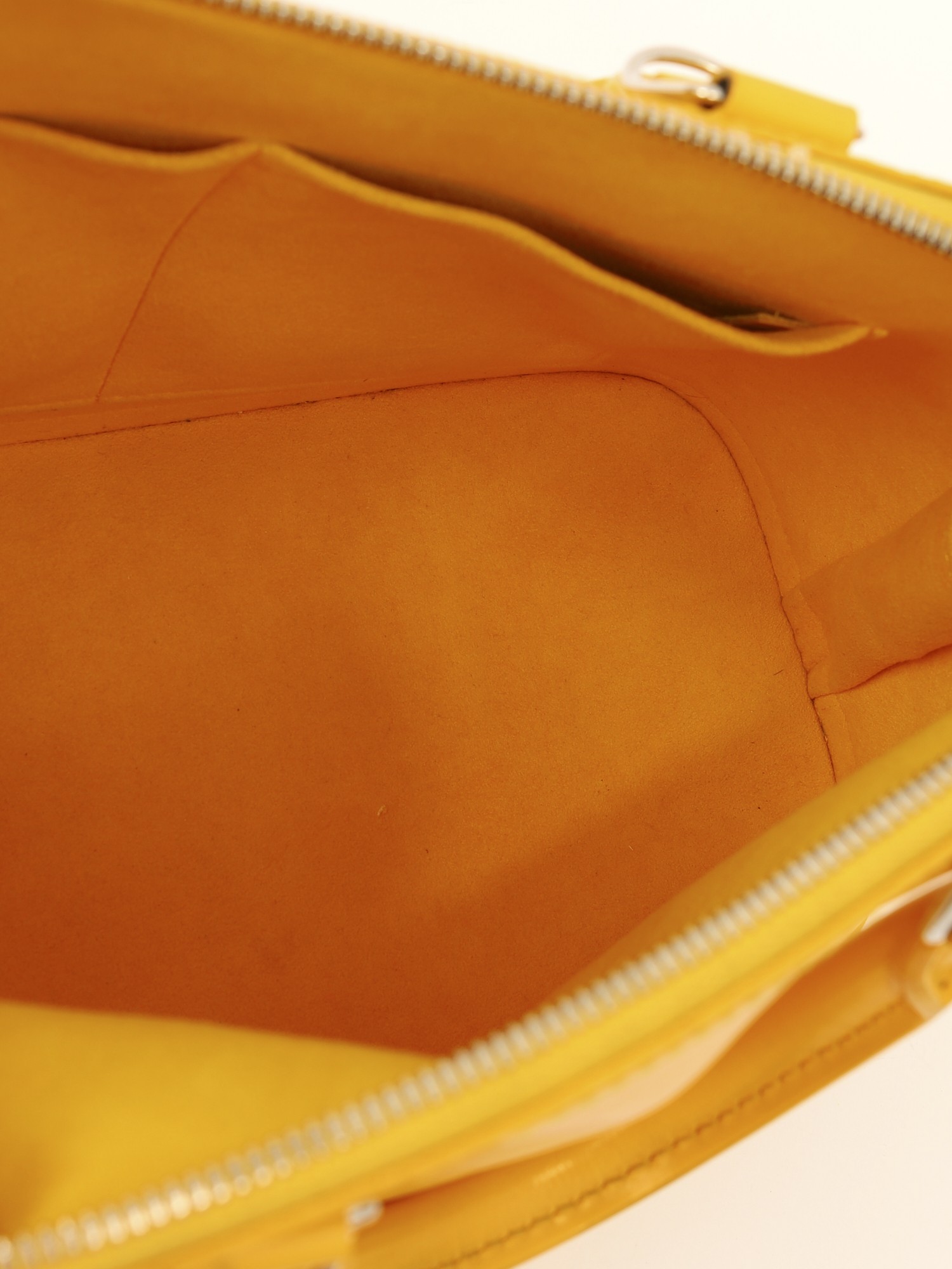 Louis Vuitton Alma 9