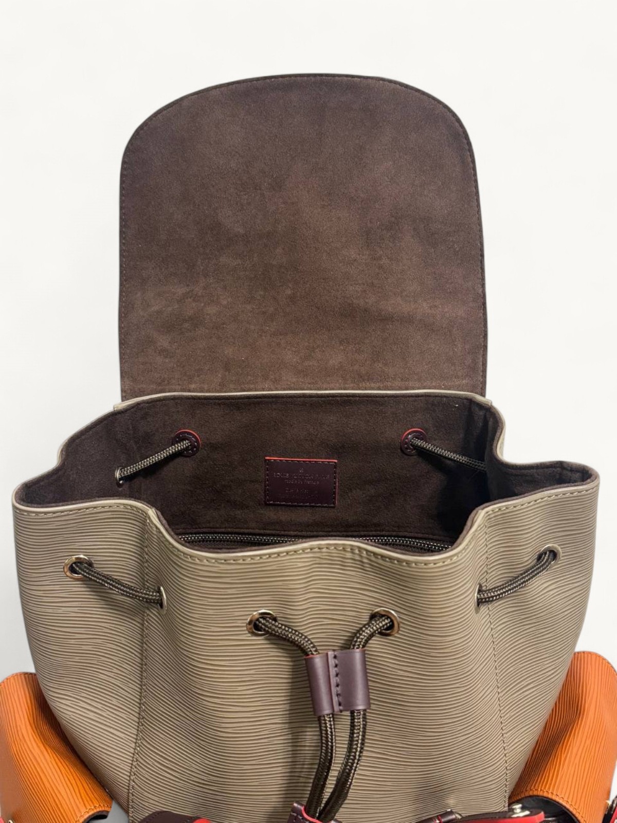 Louis Vuitton Christopher 9