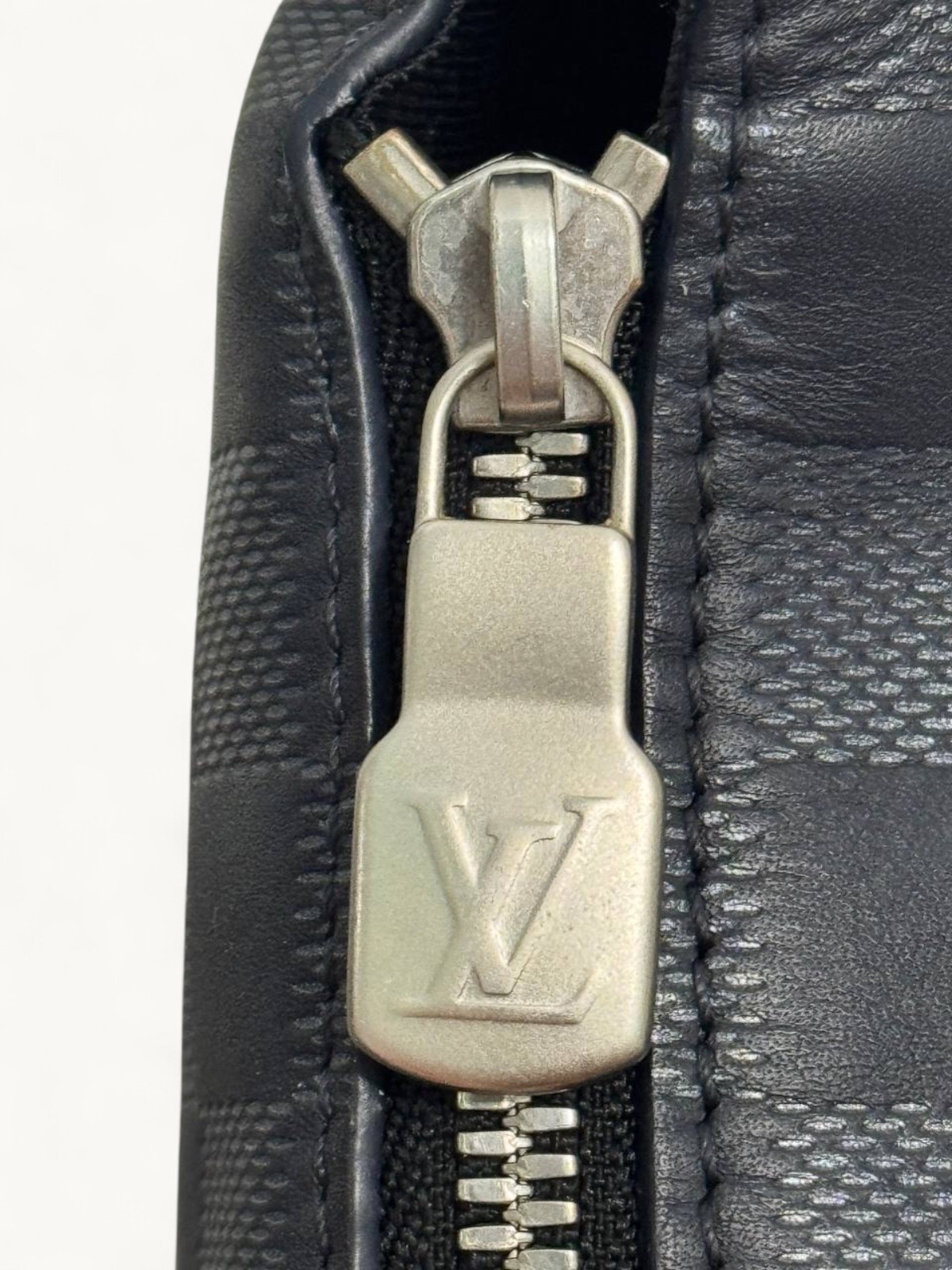 Louis Vuitton Discovery 8