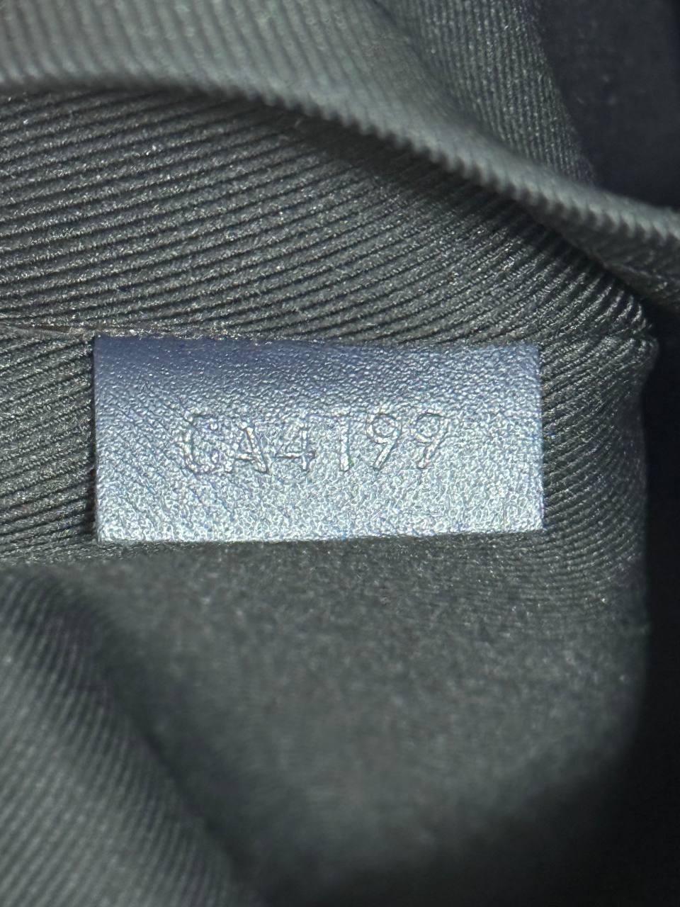 Louis Vuitton Discovery 11