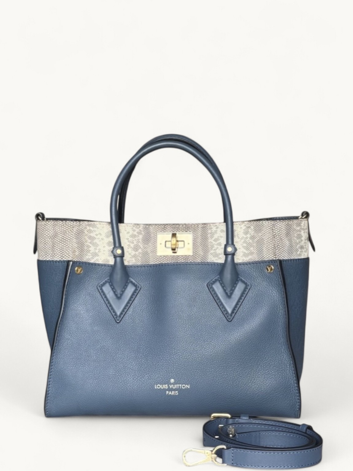 Louis Vuitton On My Side 0