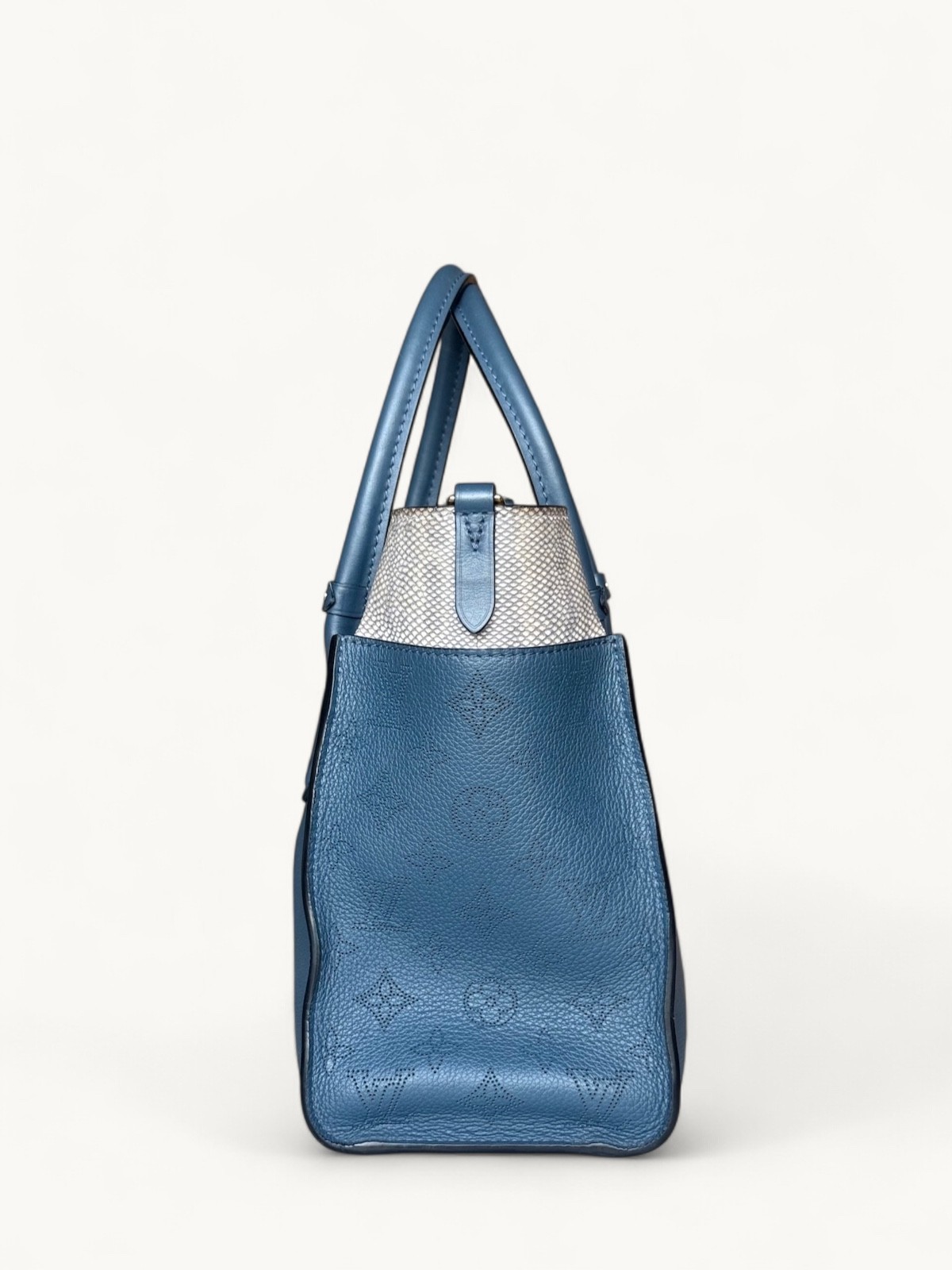 Louis Vuitton On My Side 1