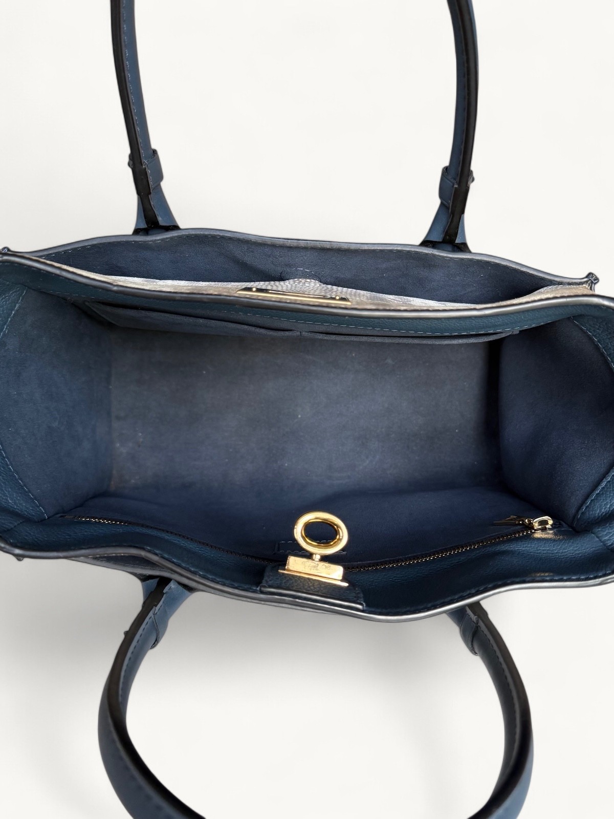 Louis Vuitton On My Side 4