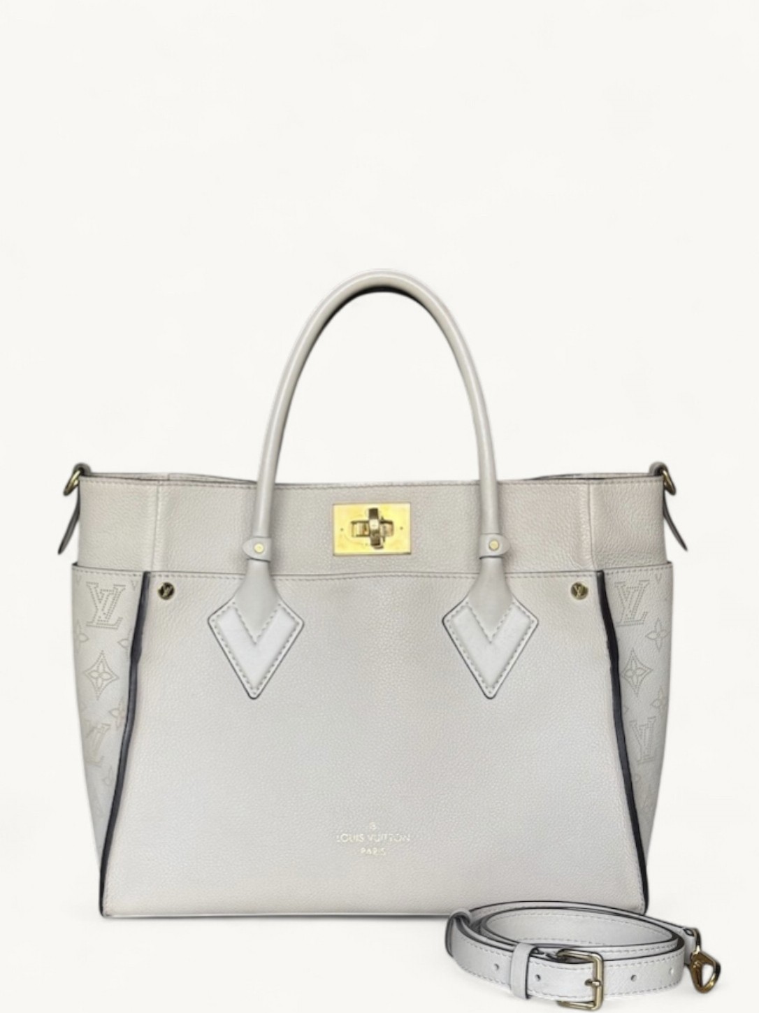 Louis Vuitton On My Side 0