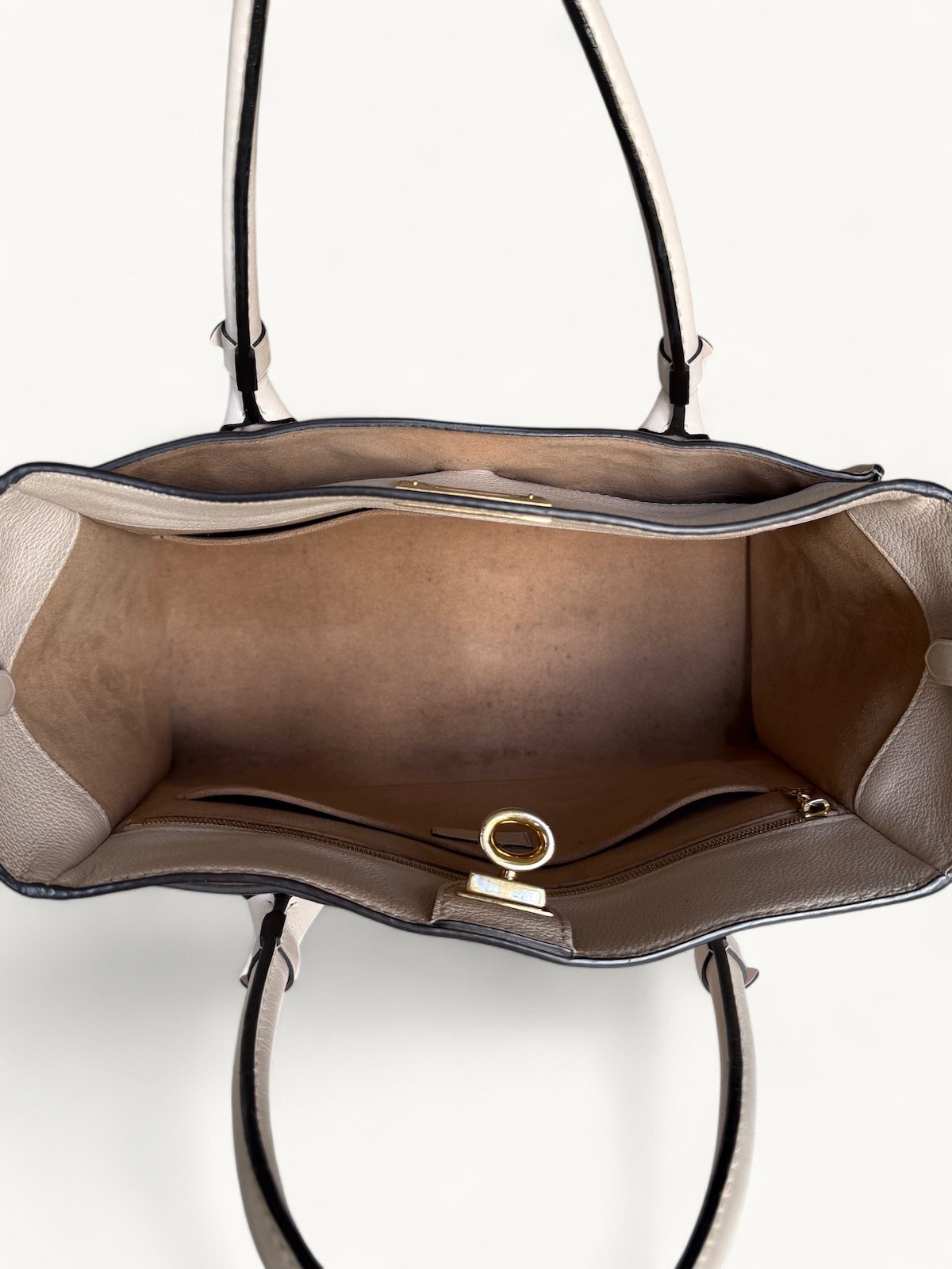 Louis Vuitton On My Side 4