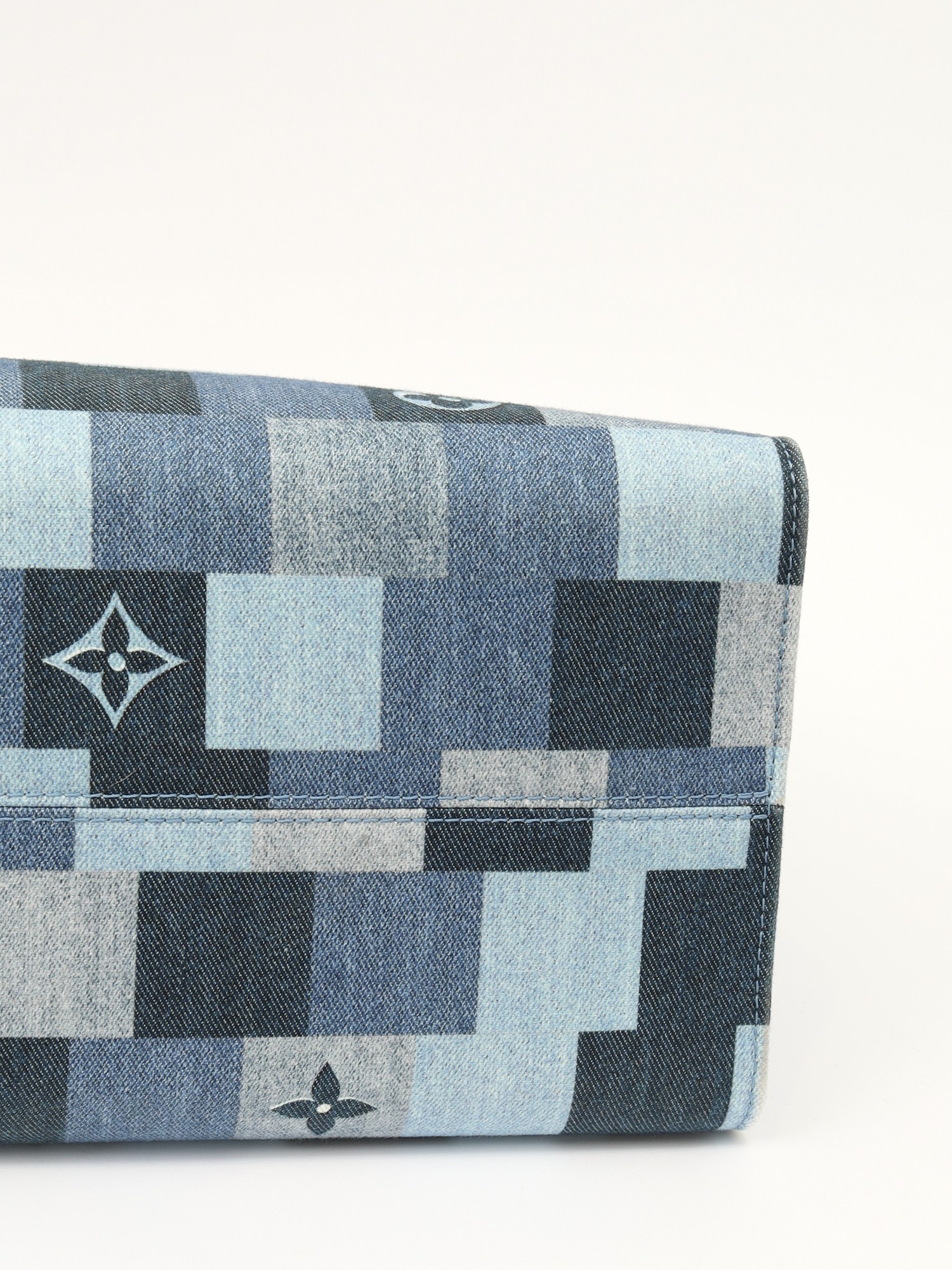 Louis Vuitton OnTheGo 9