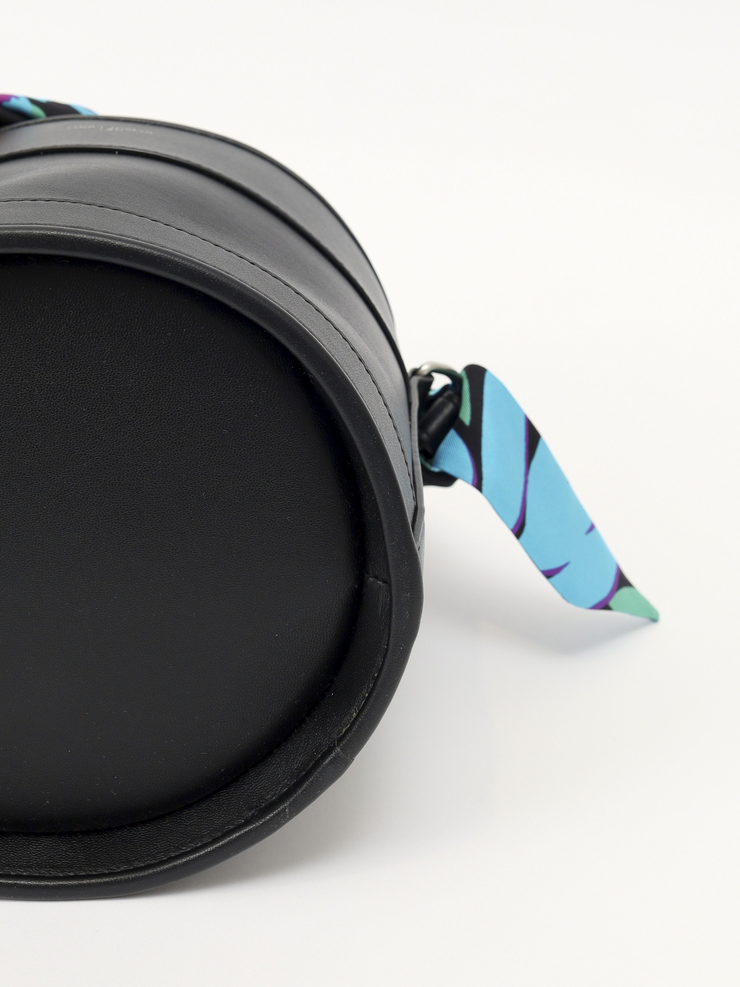 Saint Laurent Bahia 8