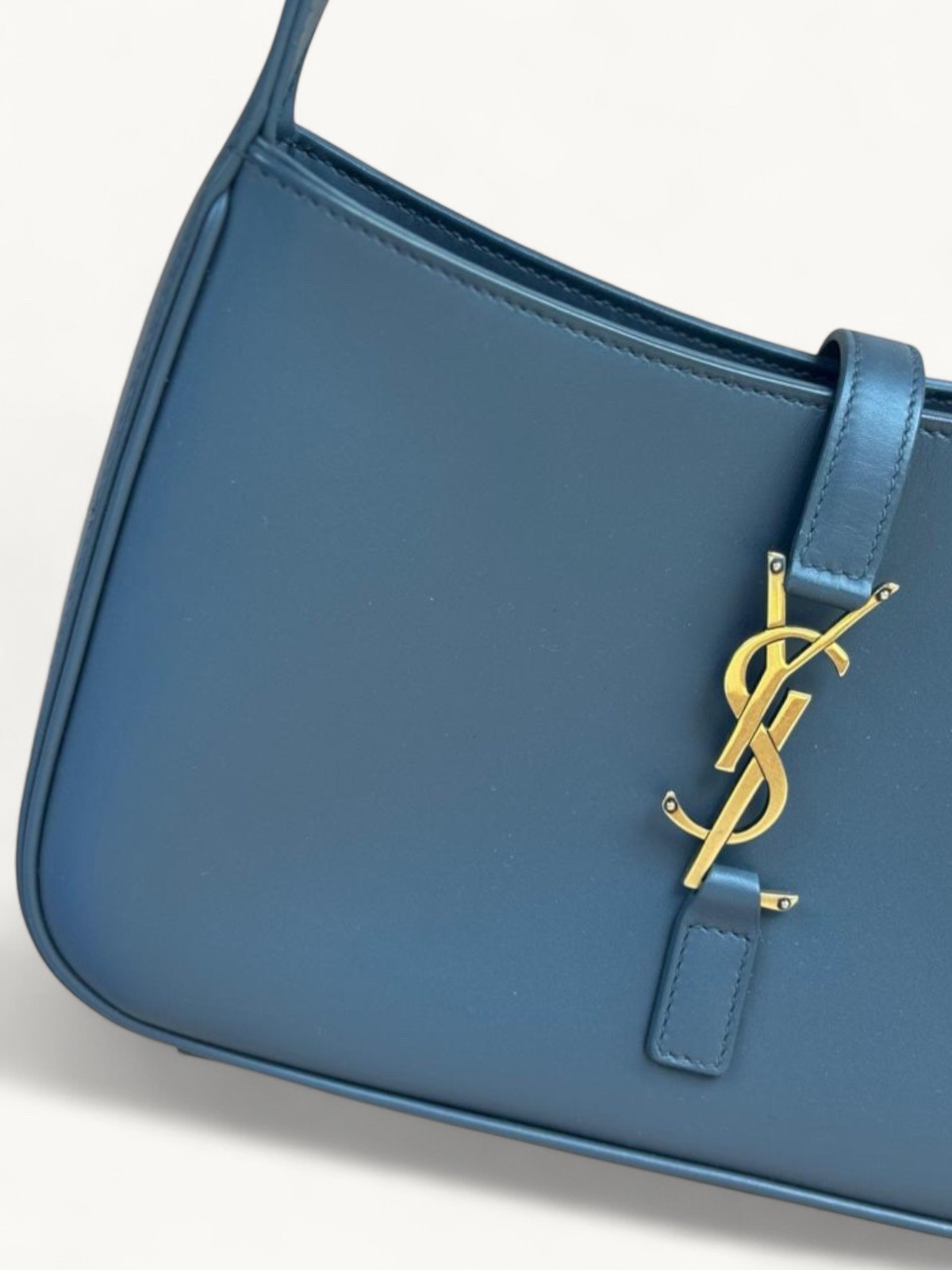 Saint Laurent Le 5 a 7 1