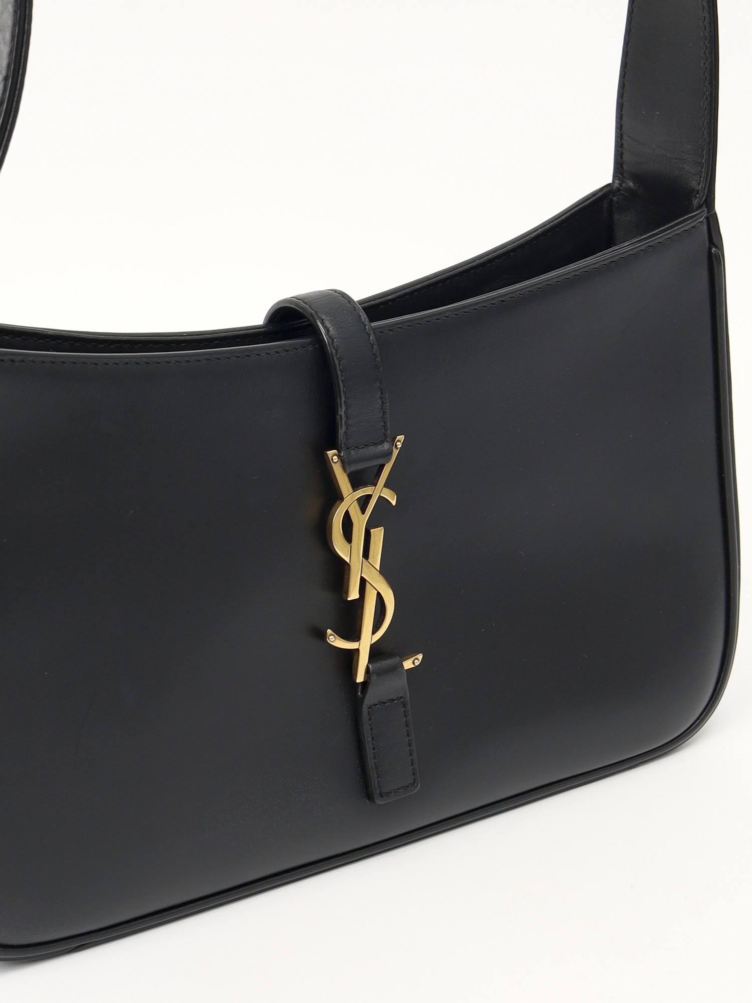 Saint Laurent Le 5 a 7 4