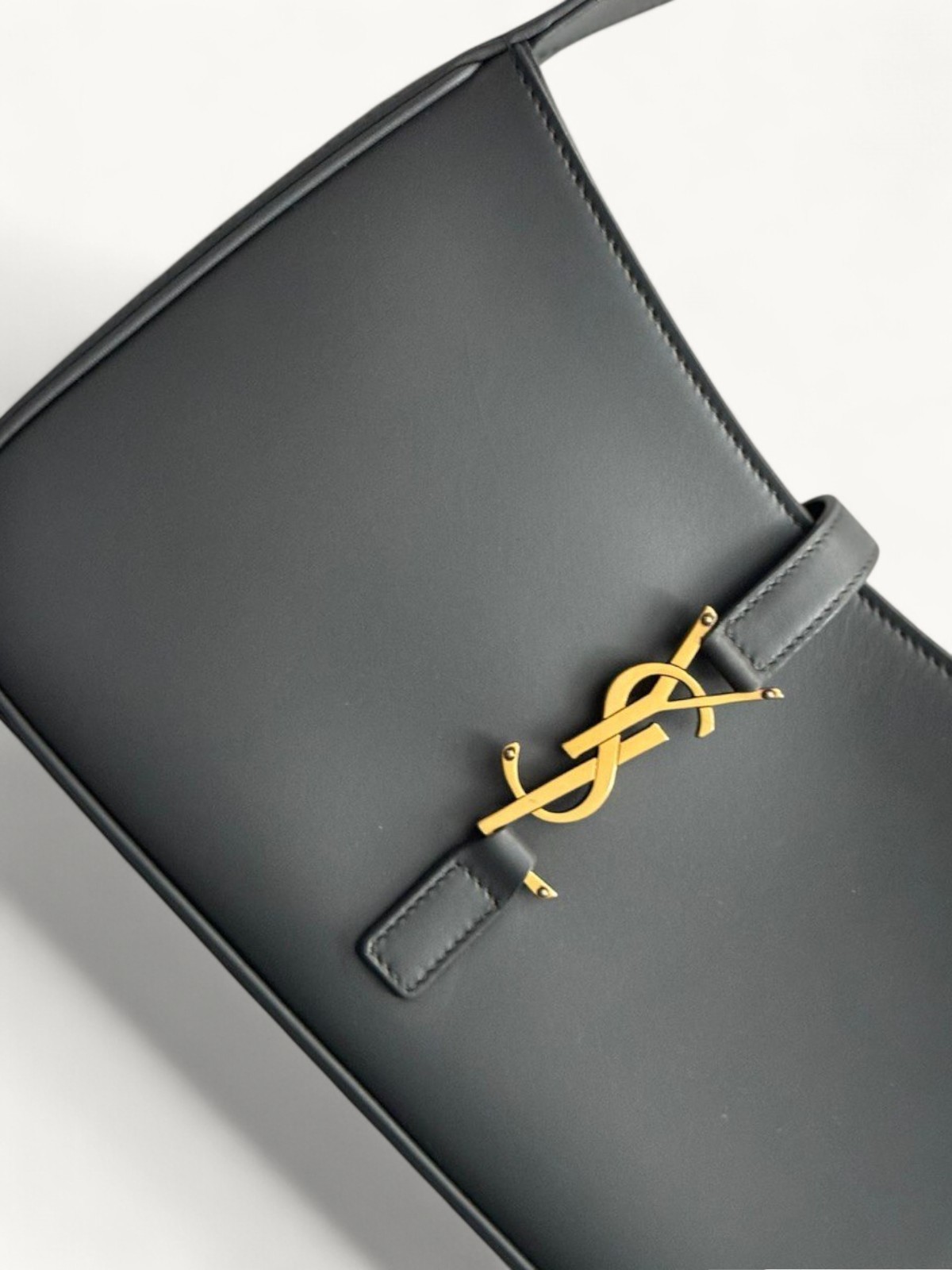 Saint Laurent Le 5 a 7 1