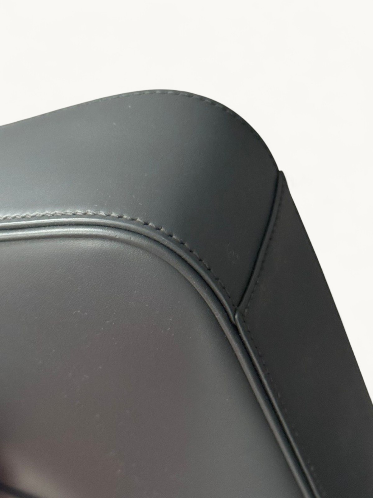 Saint Laurent Le 5 a 7 4