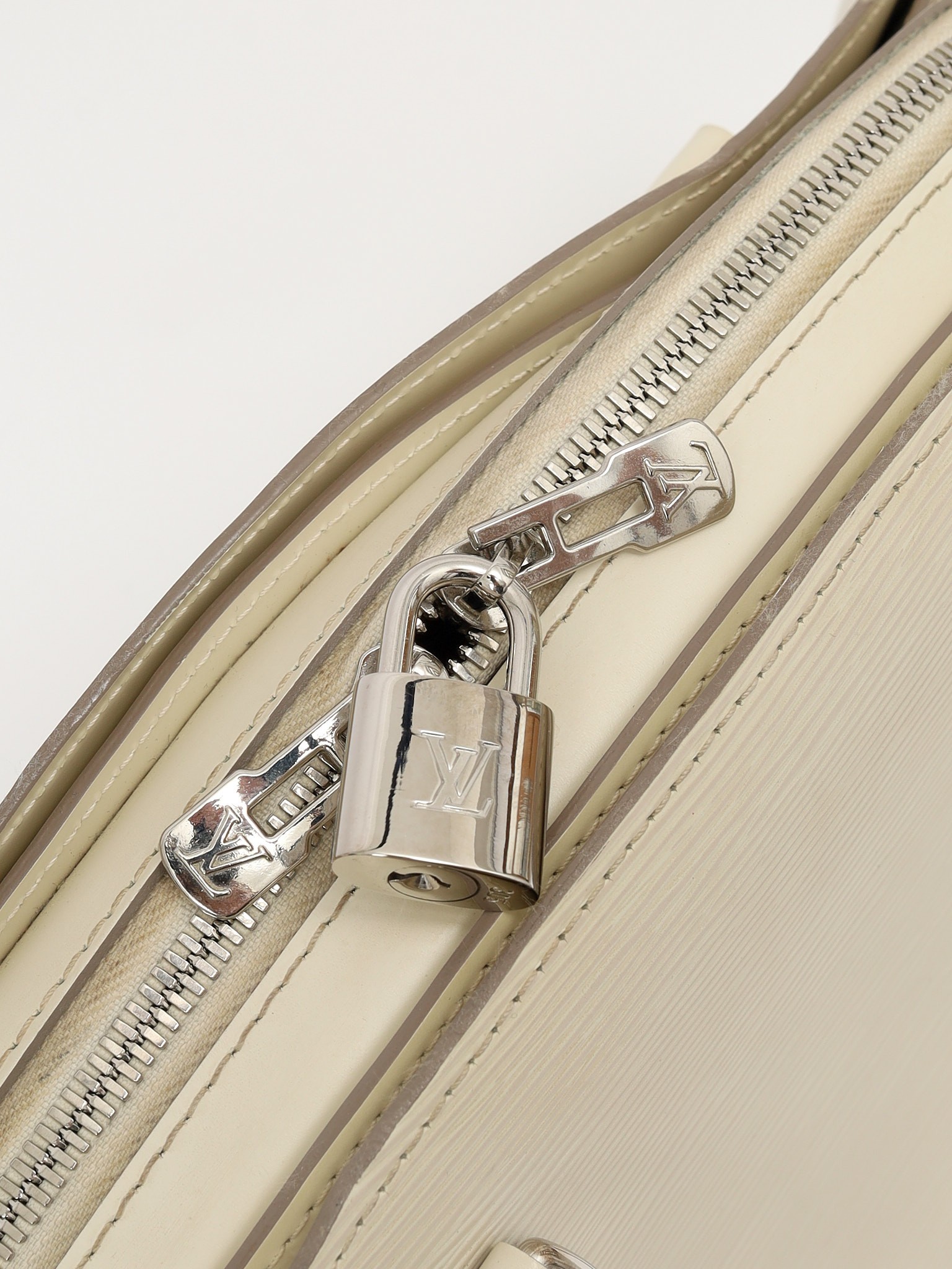 Louis Vuitton Pont Neuf 6