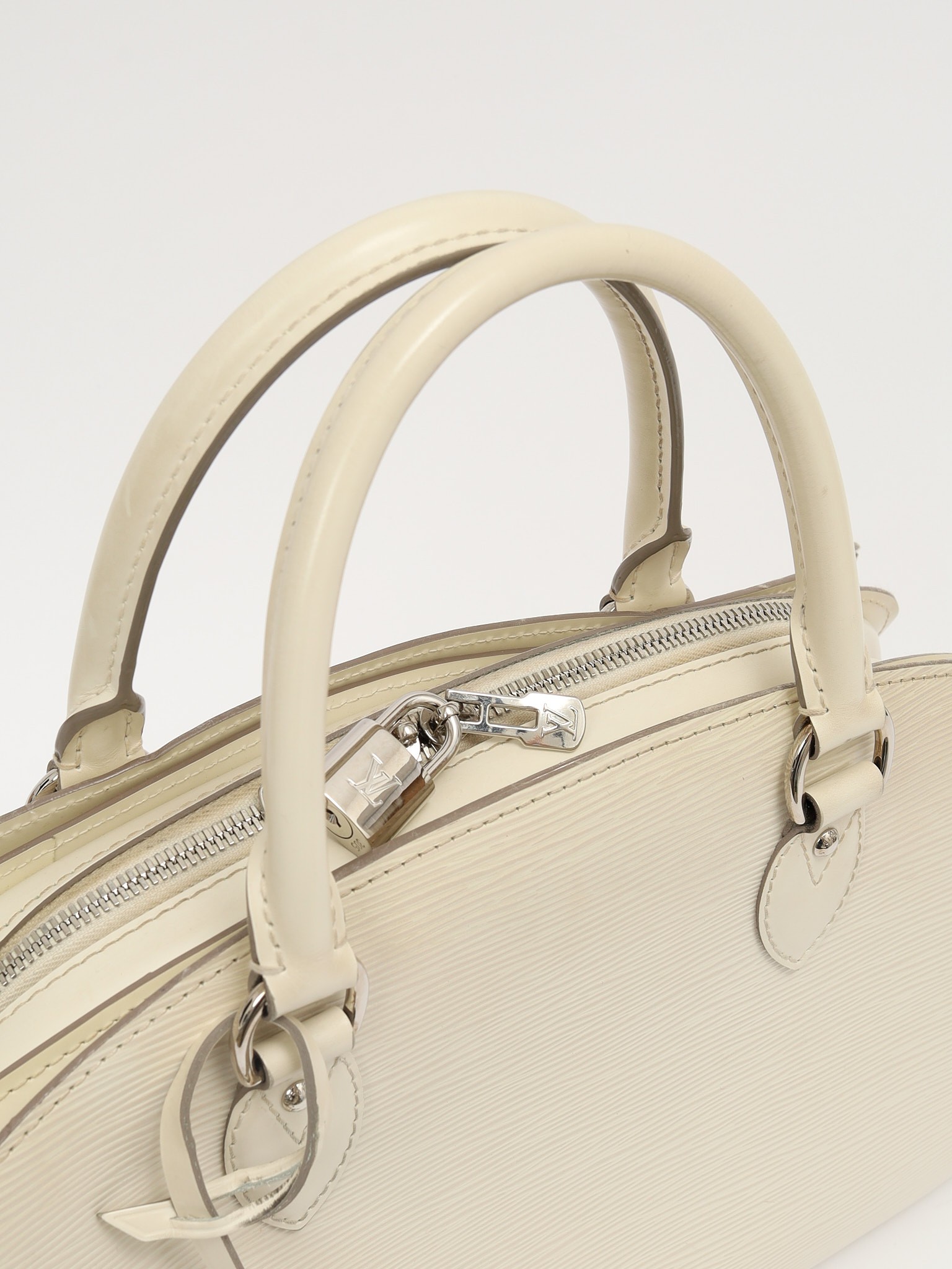 Louis Vuitton Pont Neuf 4