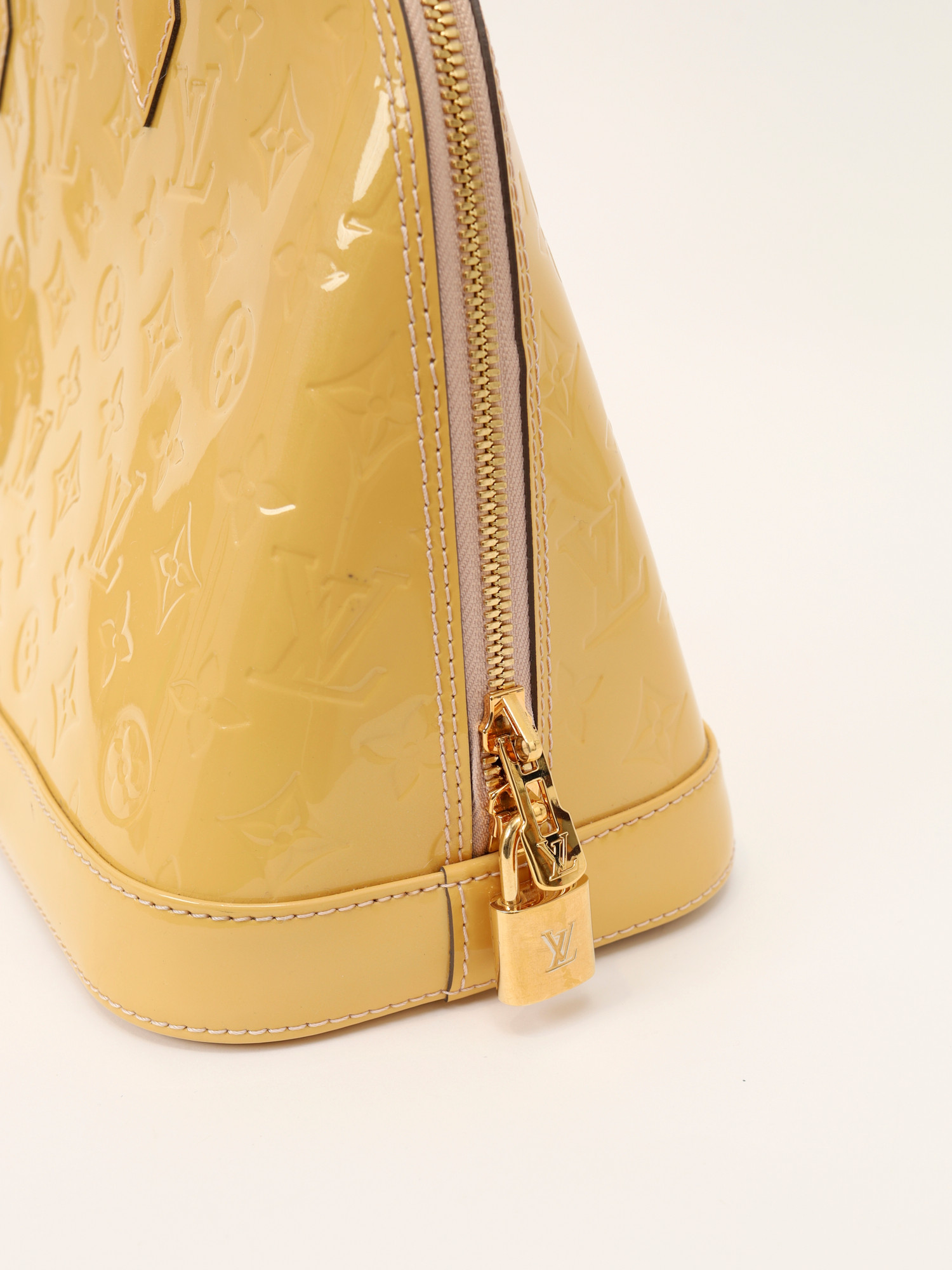 Louis Vuitton Alma 9