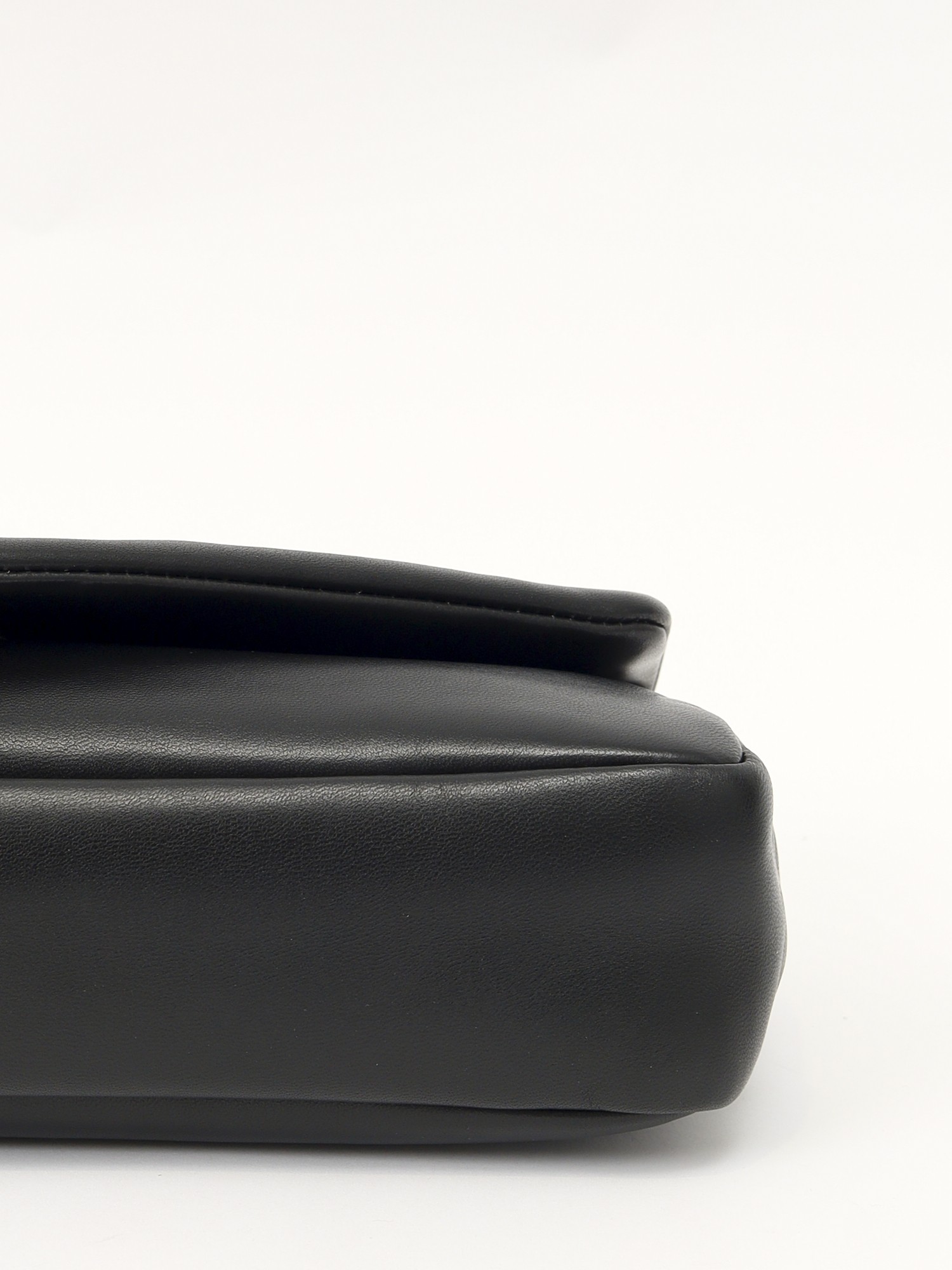 Saint Laurent Calypso 9