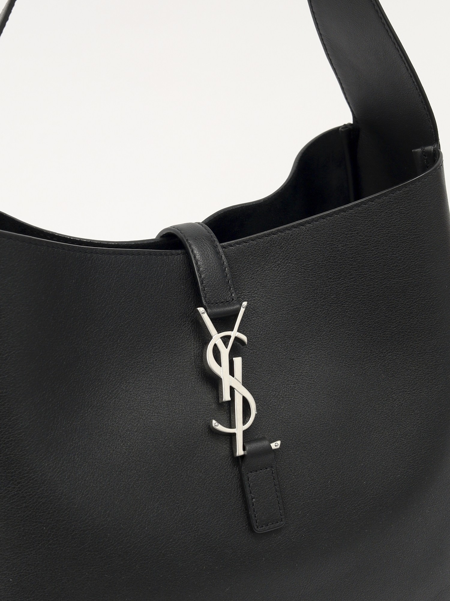 Saint Laurent Le 5 a 7 4