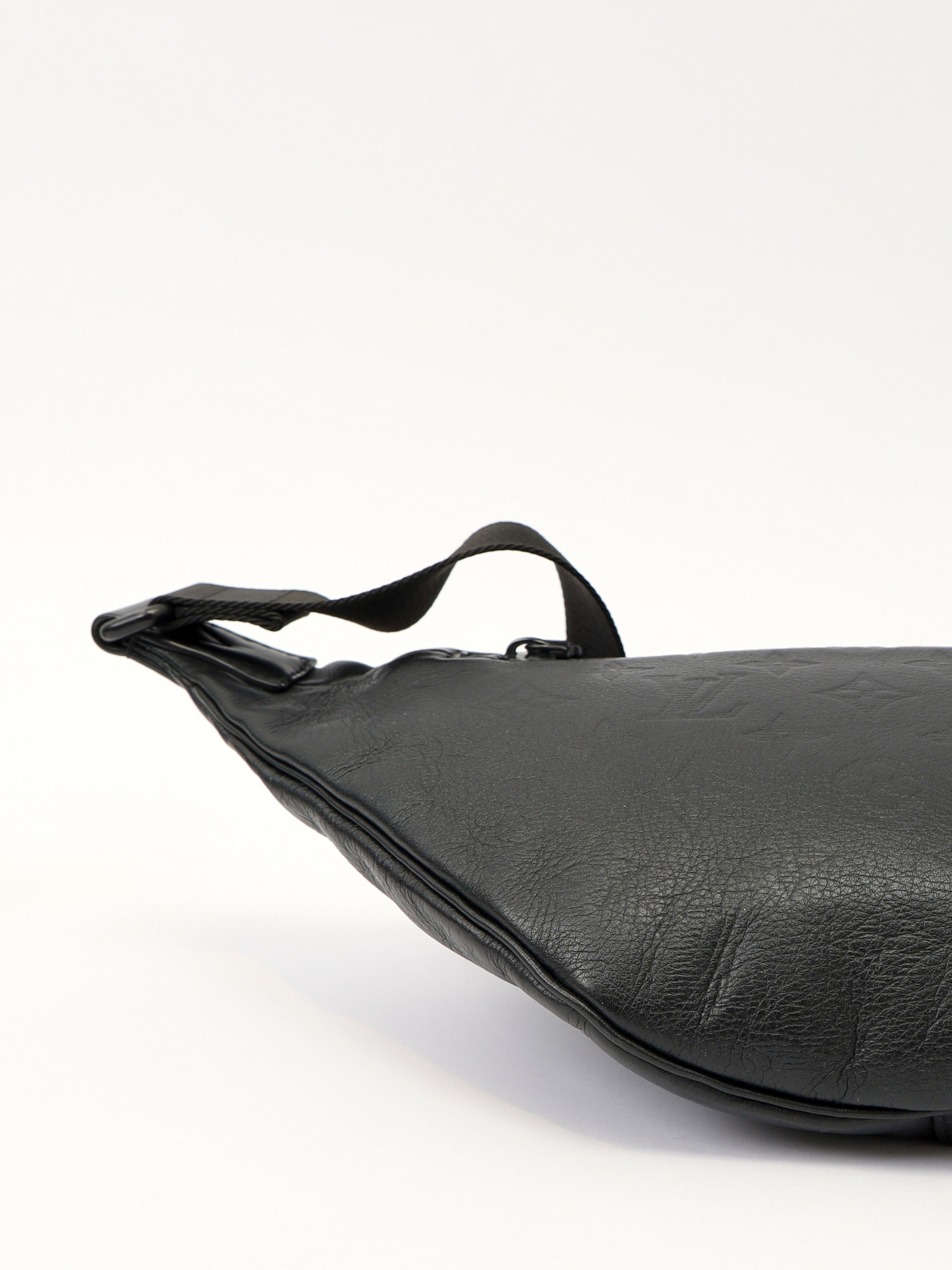 Louis Vuitton Discovery Bumbag 8