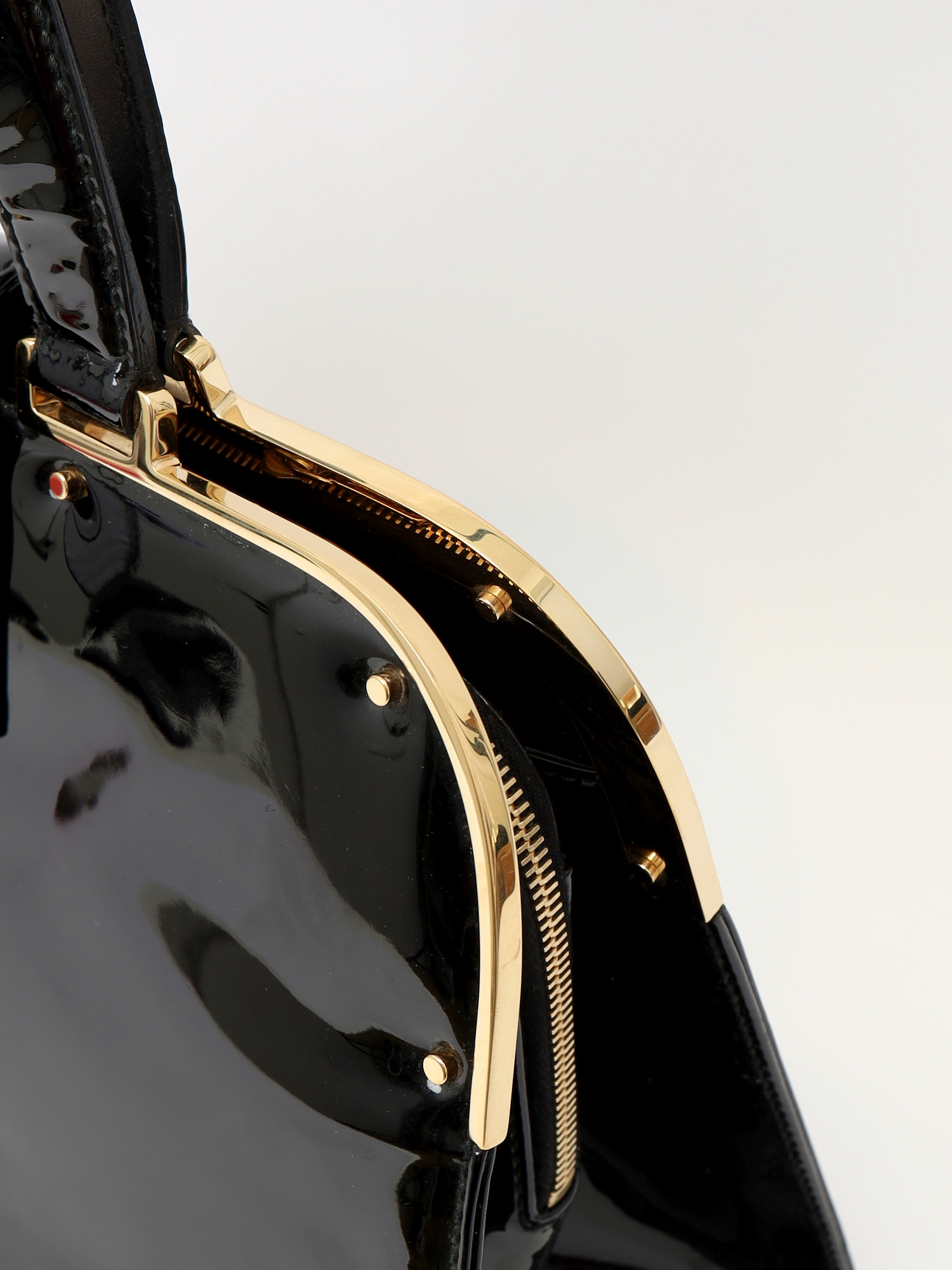 Saint Laurent Leather Bag 6