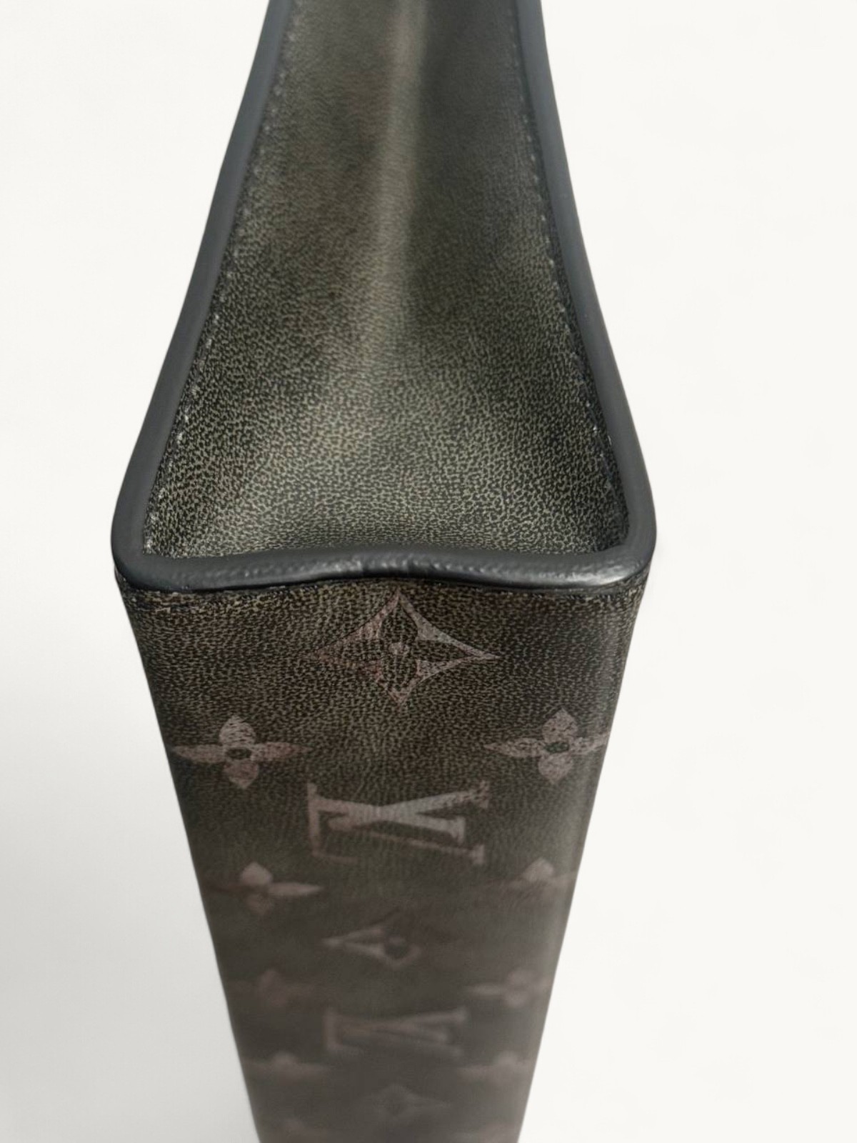 Louis Vuitton Pochette Voyage 7